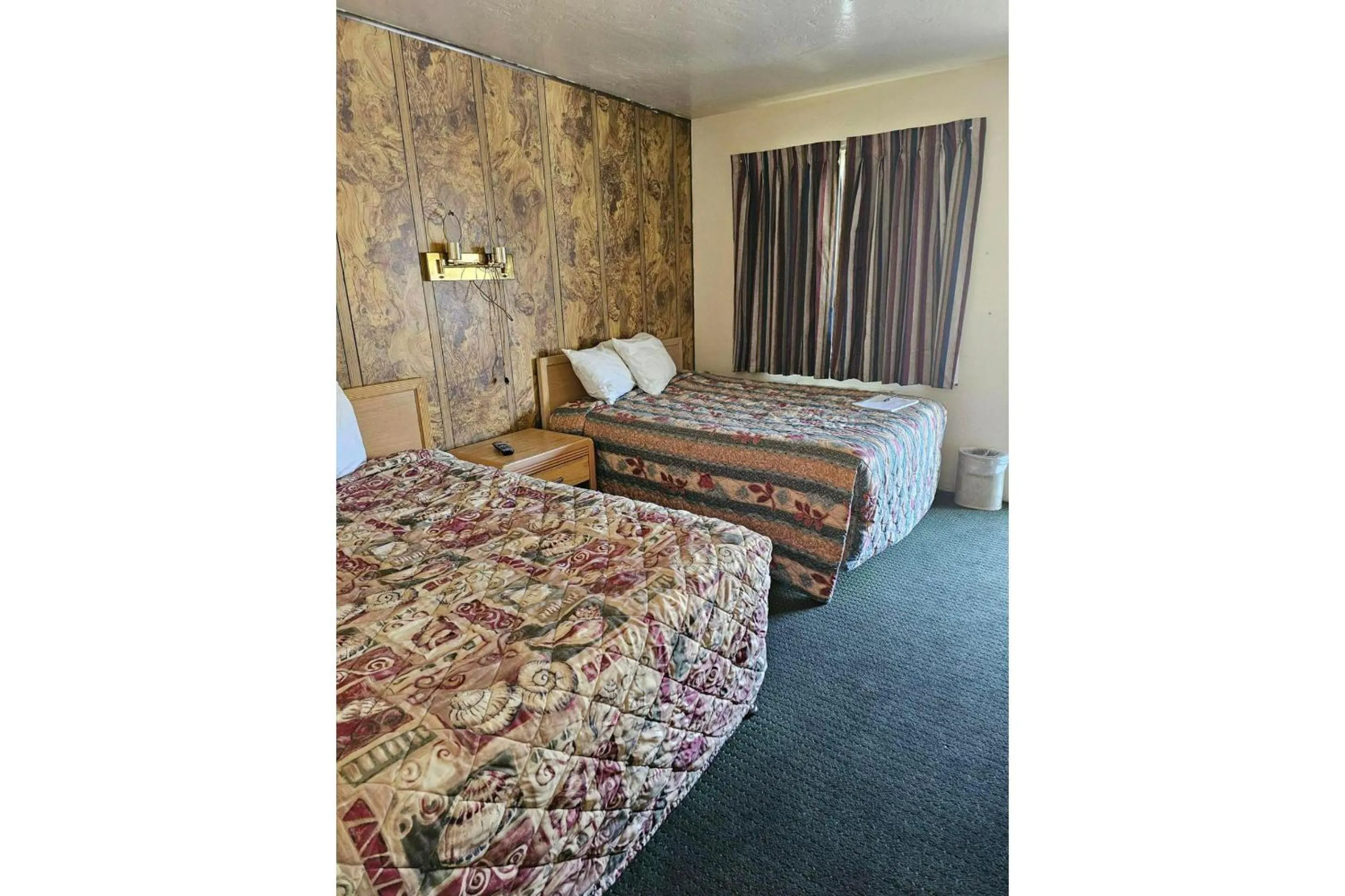 Bedroom, Bed in Discovery Inn Vallejo I 80 Near Napa CA
