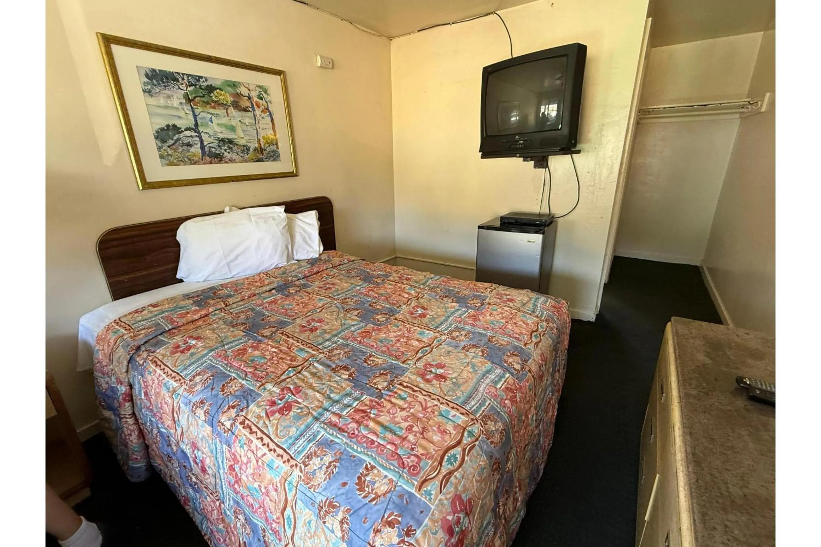 Bedroom, Bed in Discovery Inn Vallejo I 80 Near Napa CA