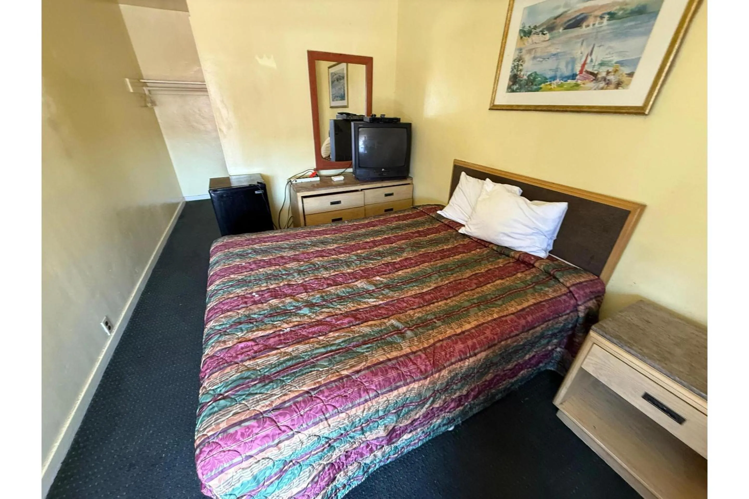 Bedroom, Bed in Discovery Inn Vallejo I 80 Near Napa CA