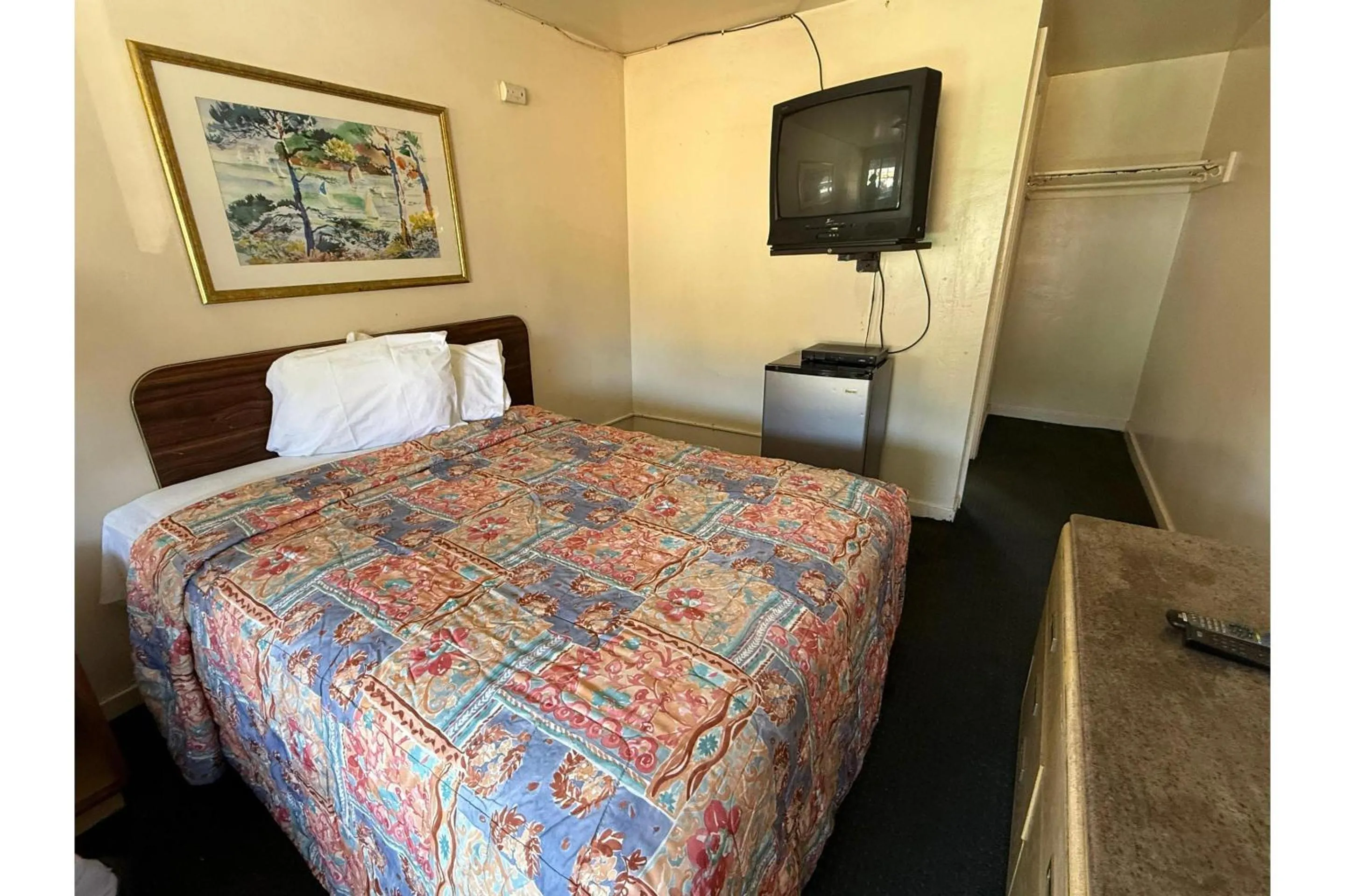 Bedroom, Bed in Discovery Inn Vallejo I 80 Near Napa CA