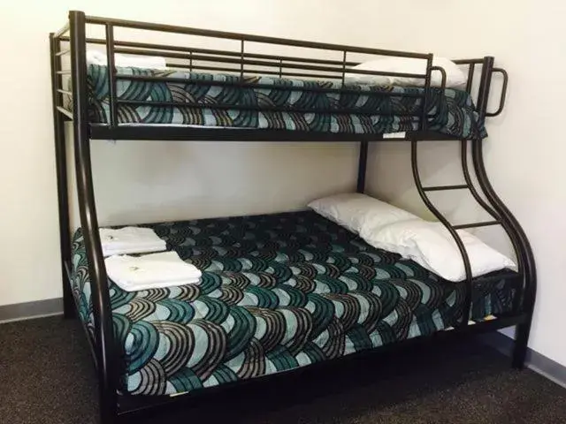 Family Room with Private Bathroom in Springsure Overlander Motel Family Room with Private Bathroom in Springsure Overlander Motel