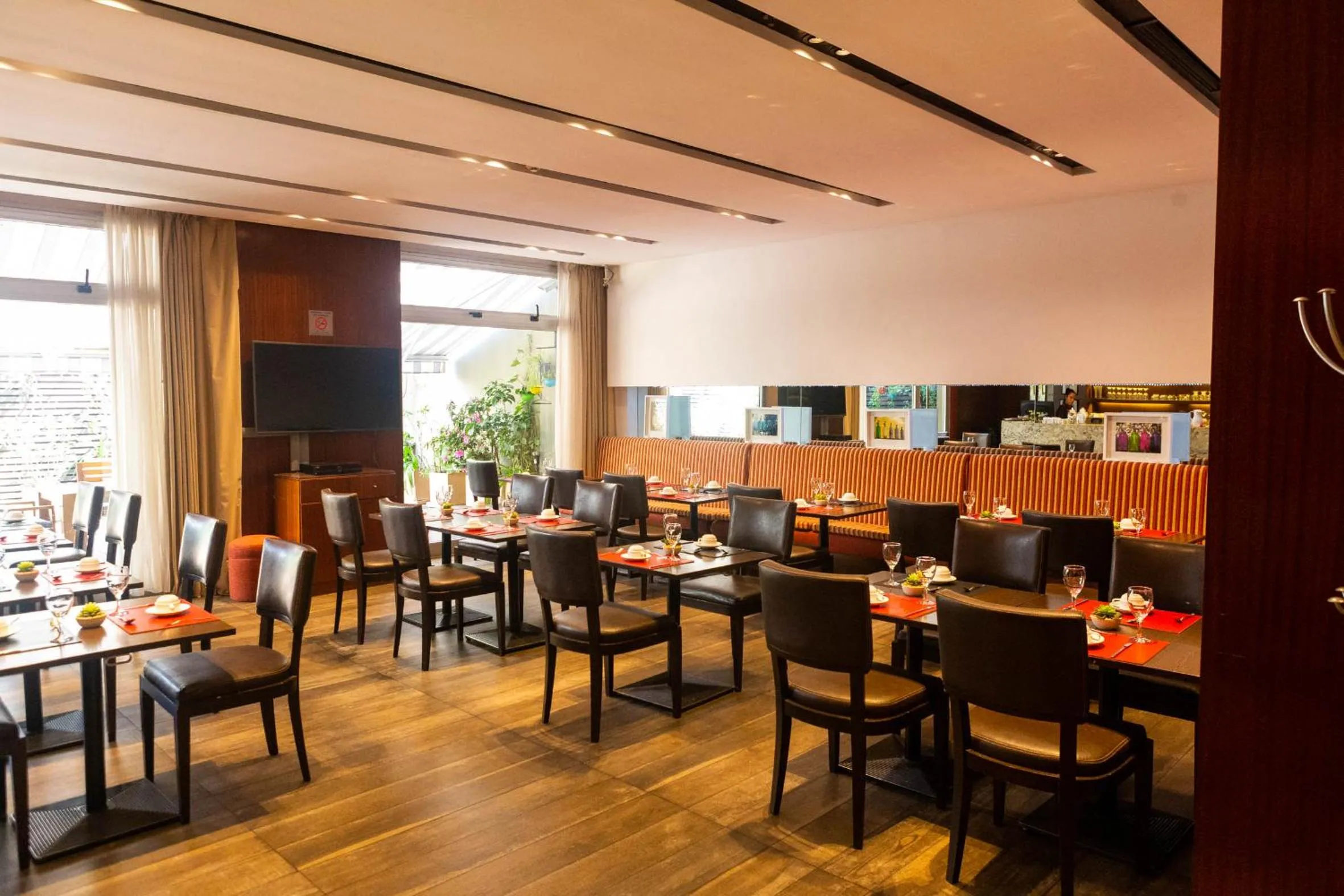 Restaurant/places to eat in 474 Buenos Aires Hotel