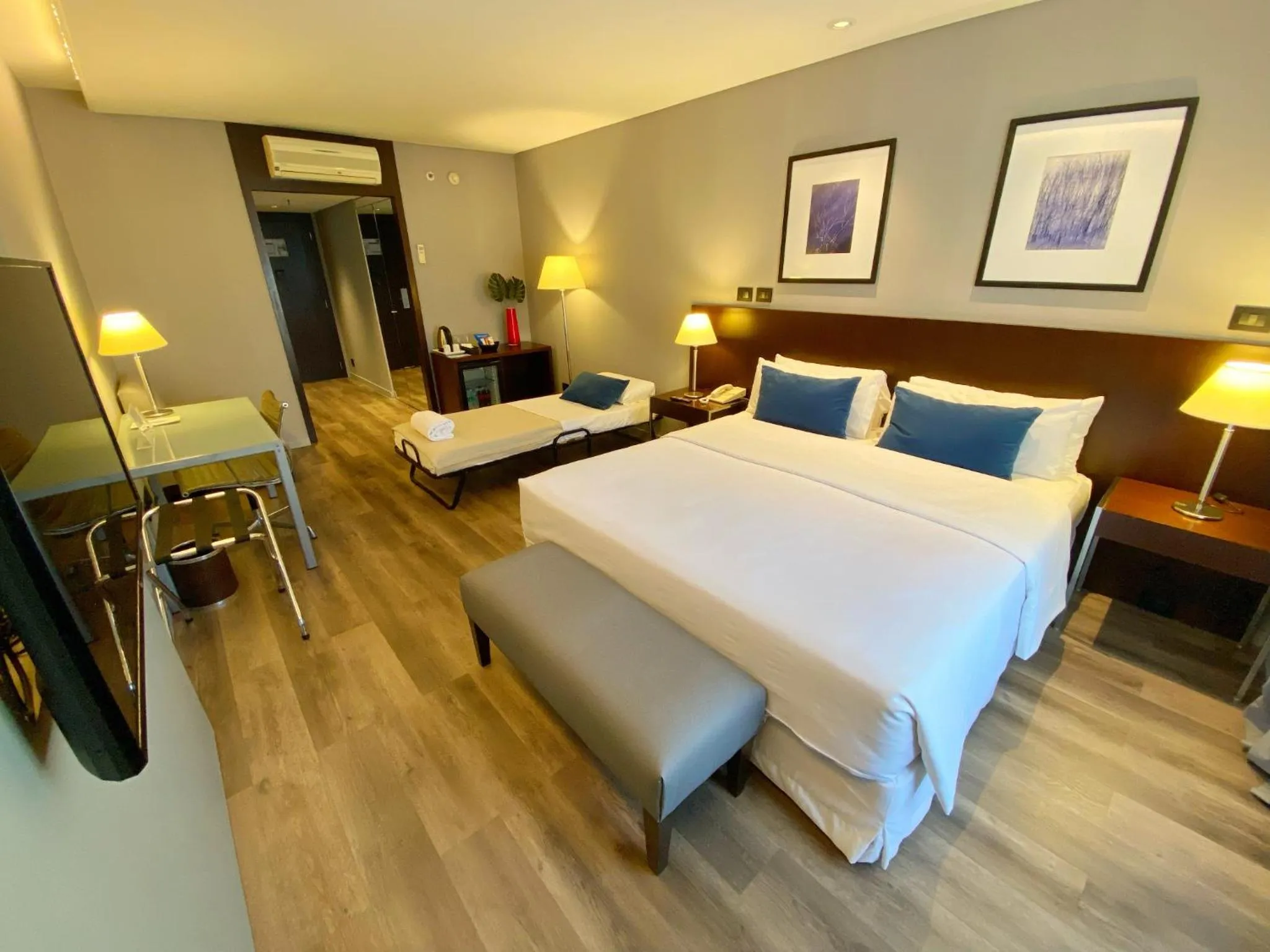 Communal lounge/ TV room, Bed in 474 Buenos Aires Hotel