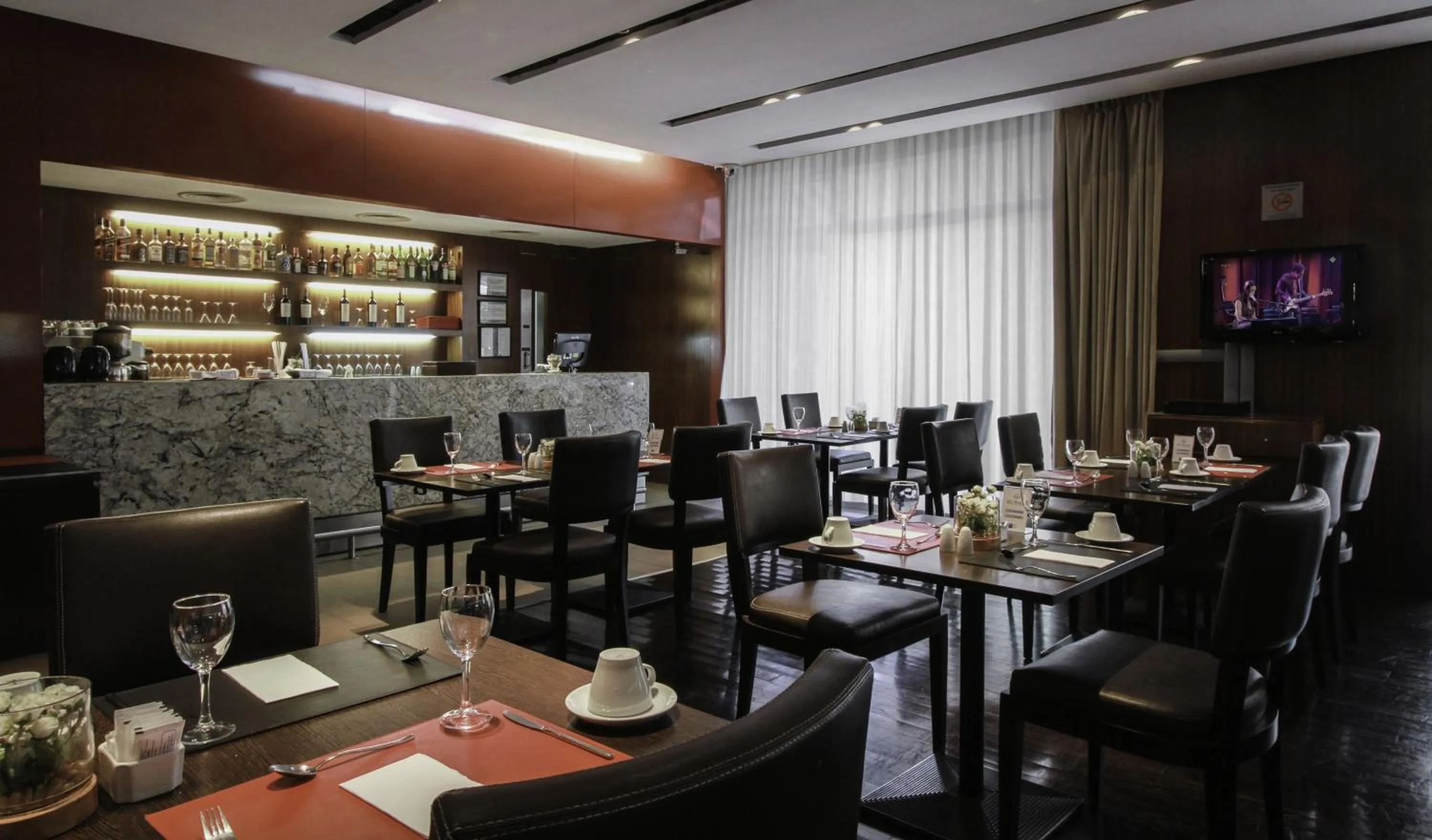 Restaurant/places to eat in 474 Buenos Aires Hotel