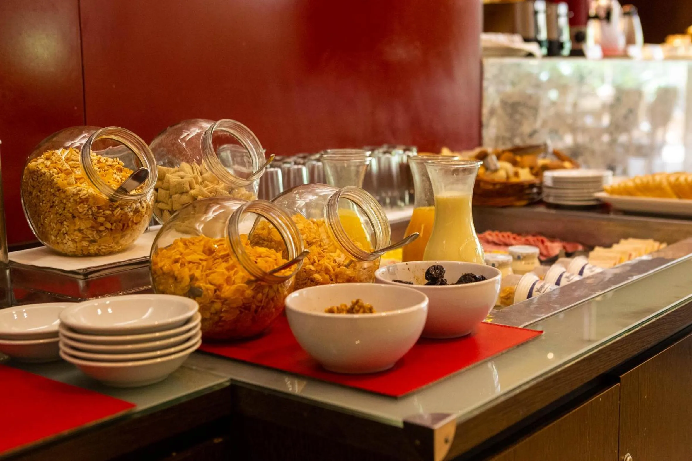 Buffet breakfast in 474 Buenos Aires Hotel