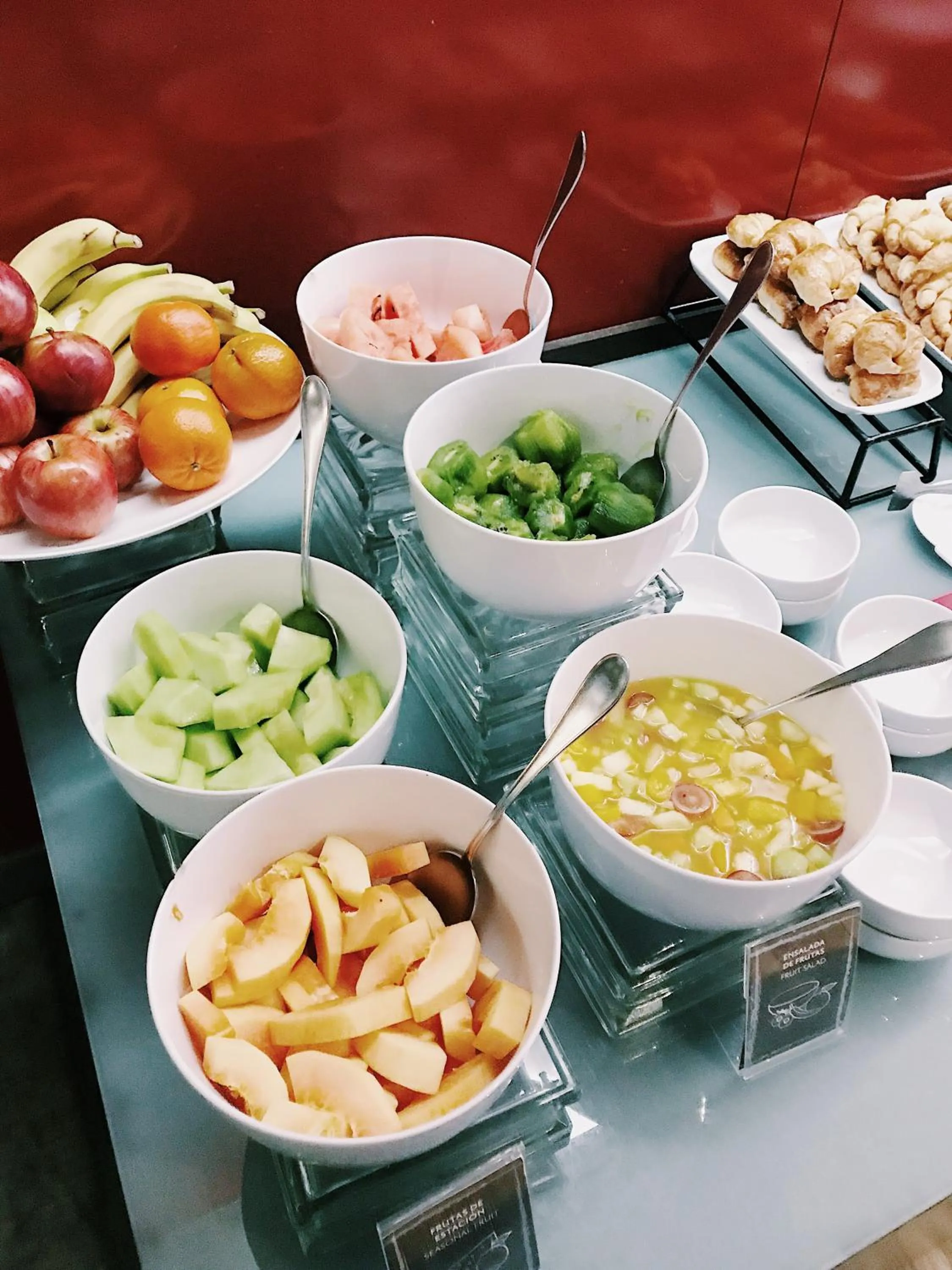 Buffet breakfast in 474 Buenos Aires Hotel