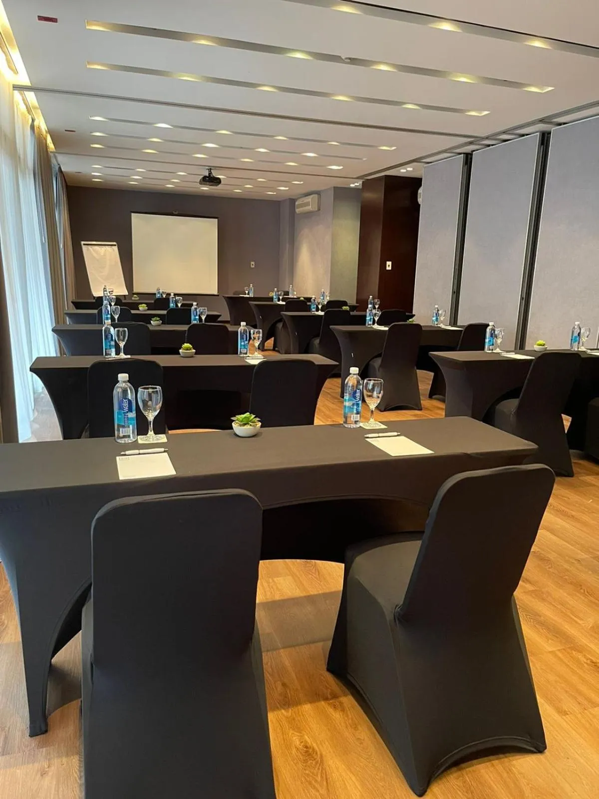 Meeting/conference room in 474 Buenos Aires Hotel