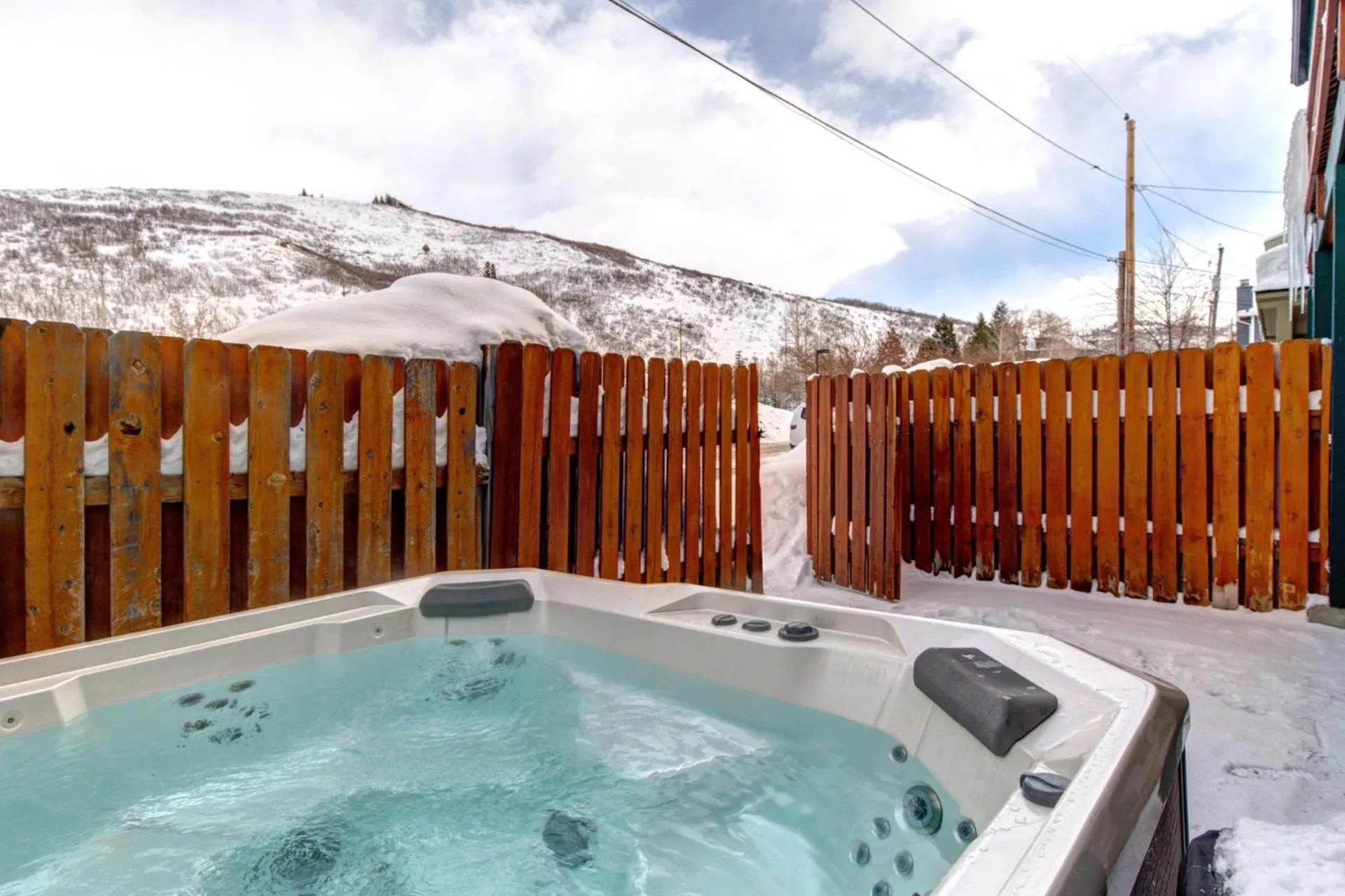 Hot Tub in KBM Resorts Walk to Lifts and Main St Rent 1416 and 1418 Townhomes together Pri Hot tub PPS-1418