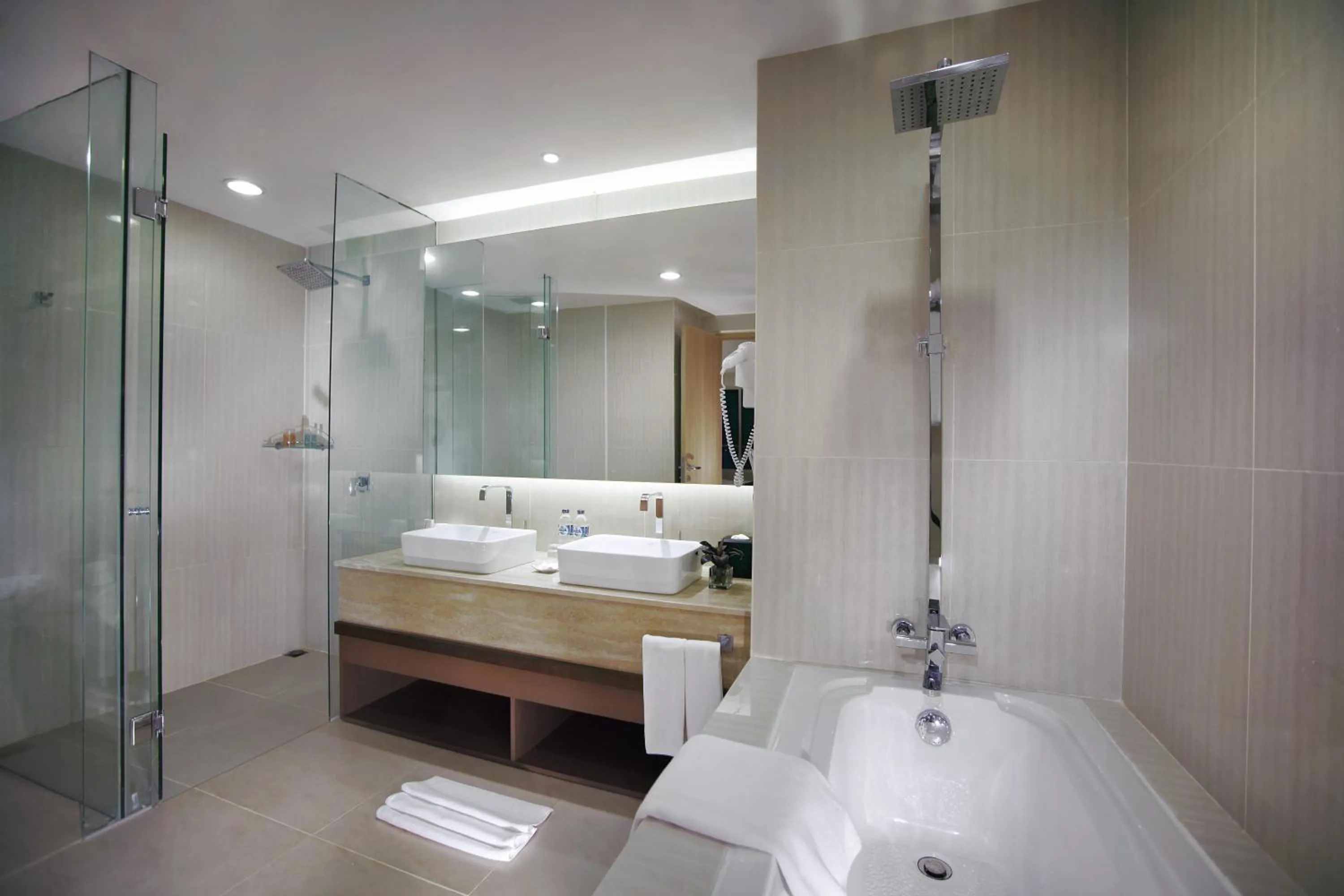 Shower in BW Suite Belitung