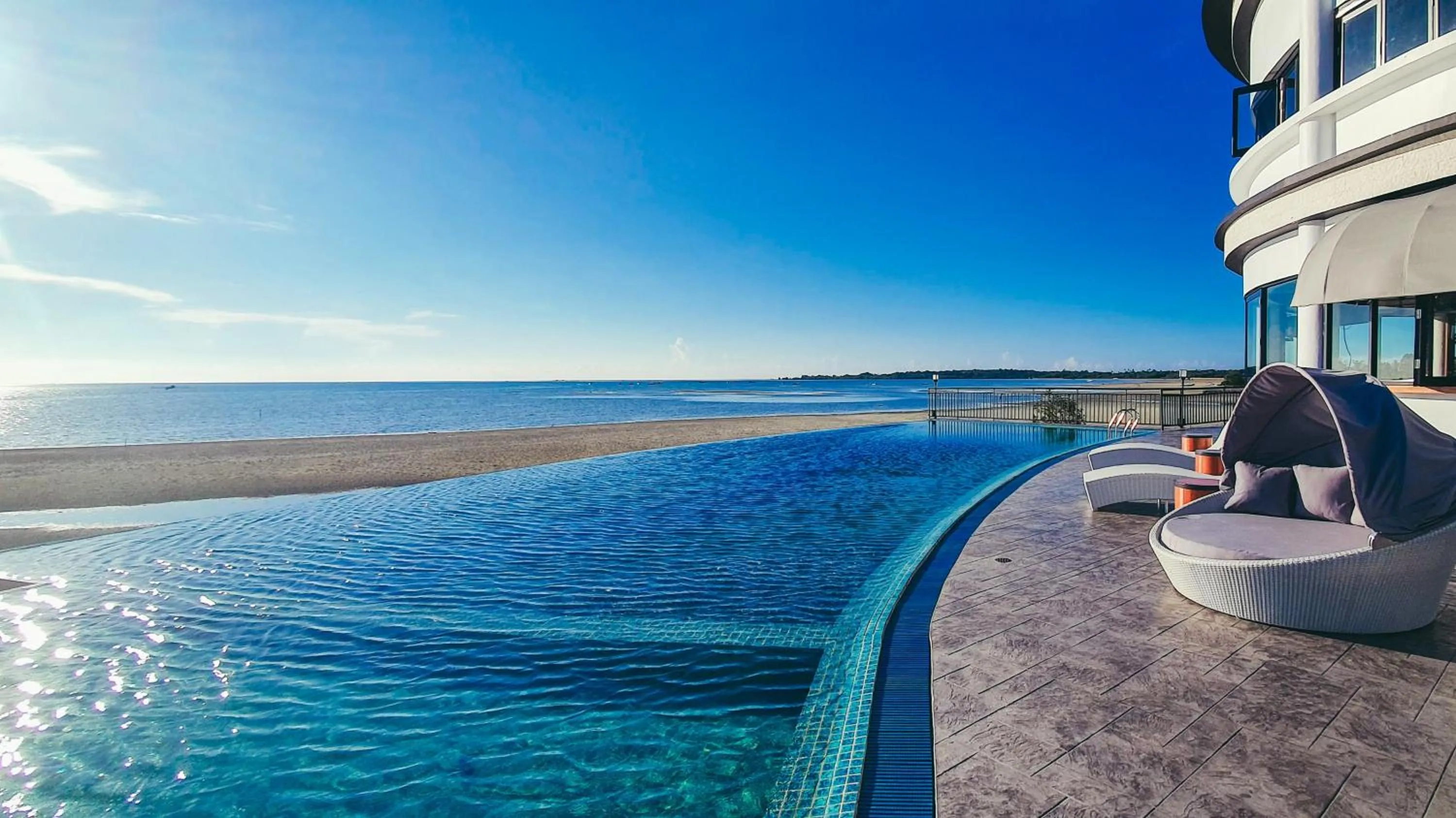 Swimming pool in BW Suite Belitung