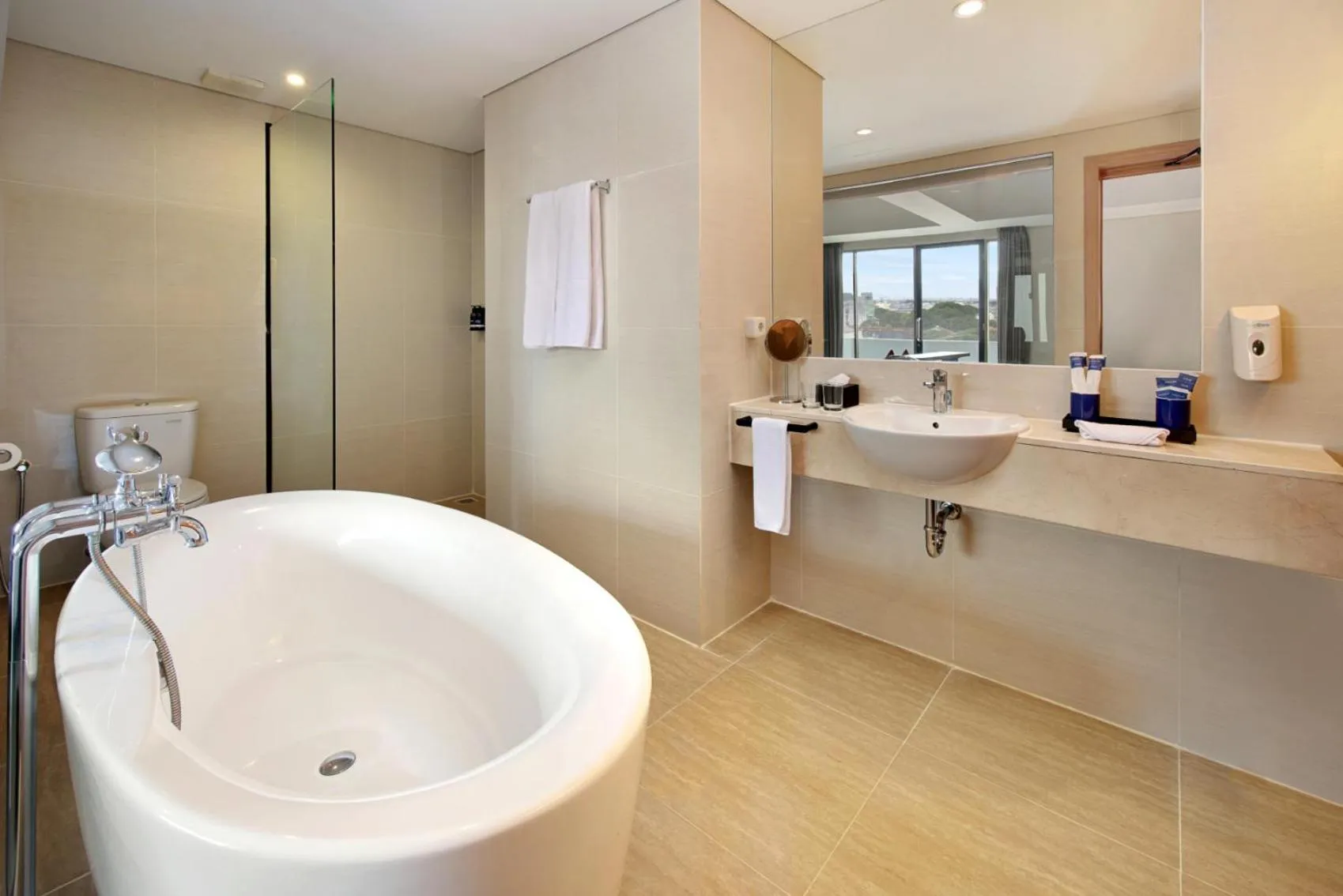 Bathroom in favehotel - Pantai Losari Makassar