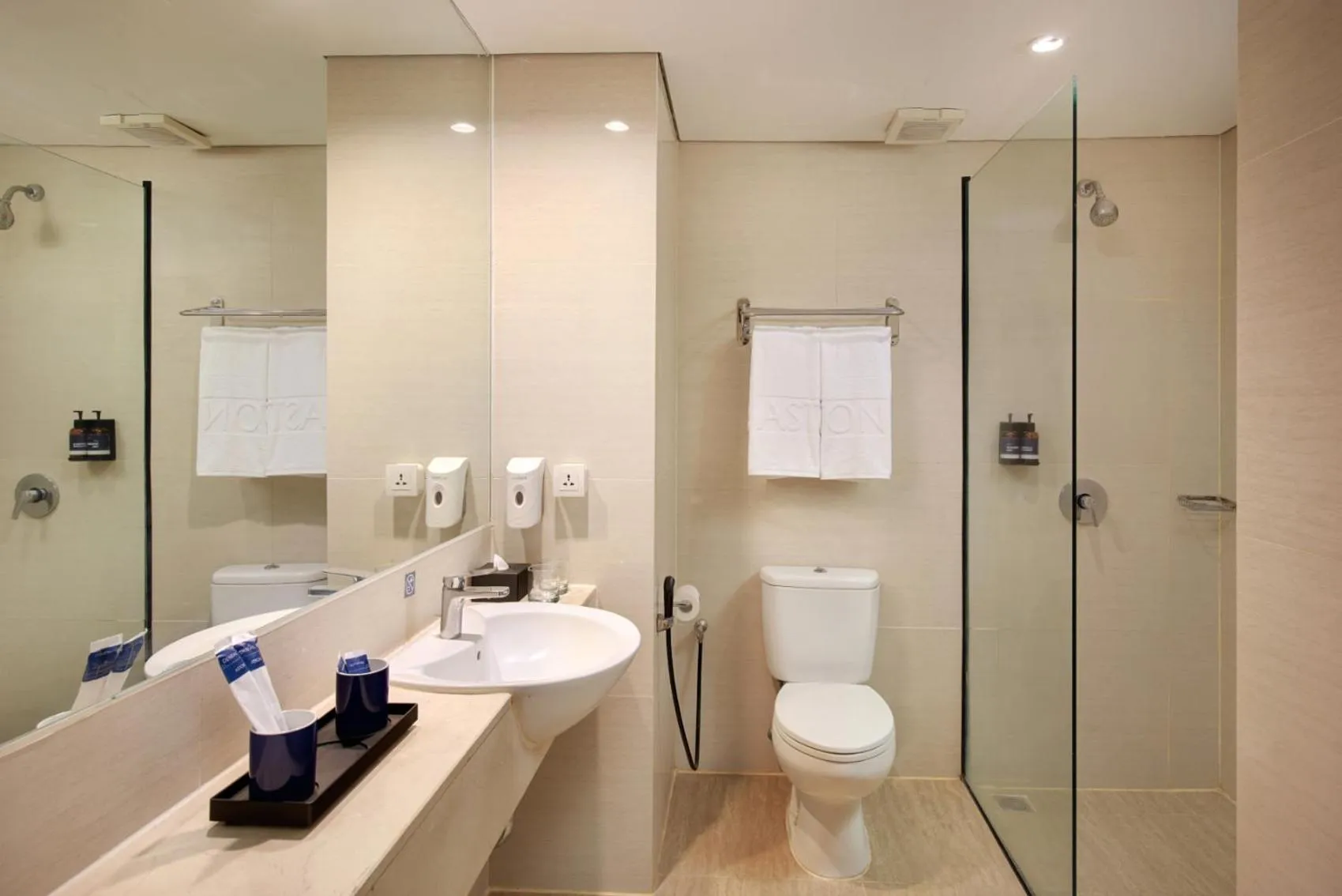 Toilet in favehotel - Pantai Losari Makassar