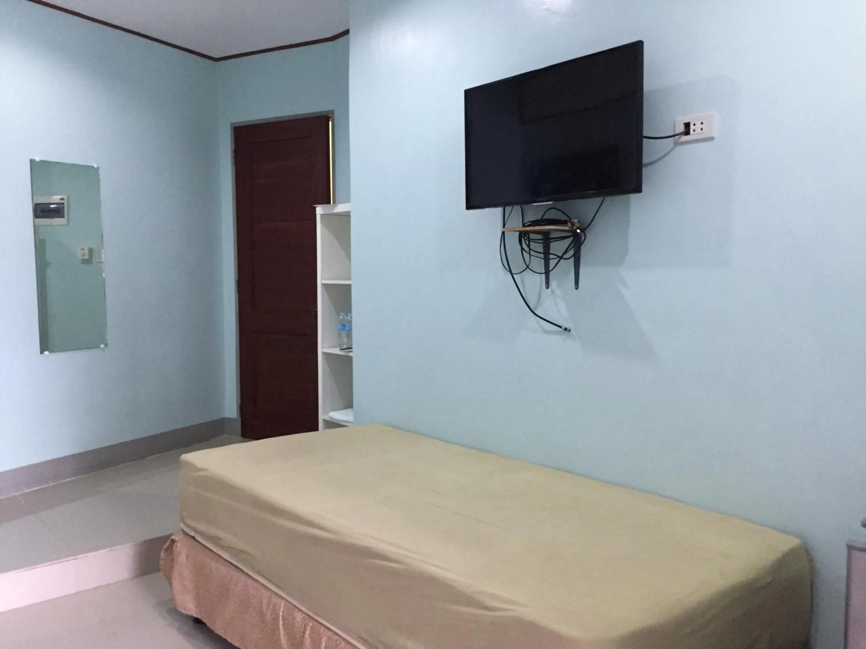 Bed in Oslob Seafari Resort