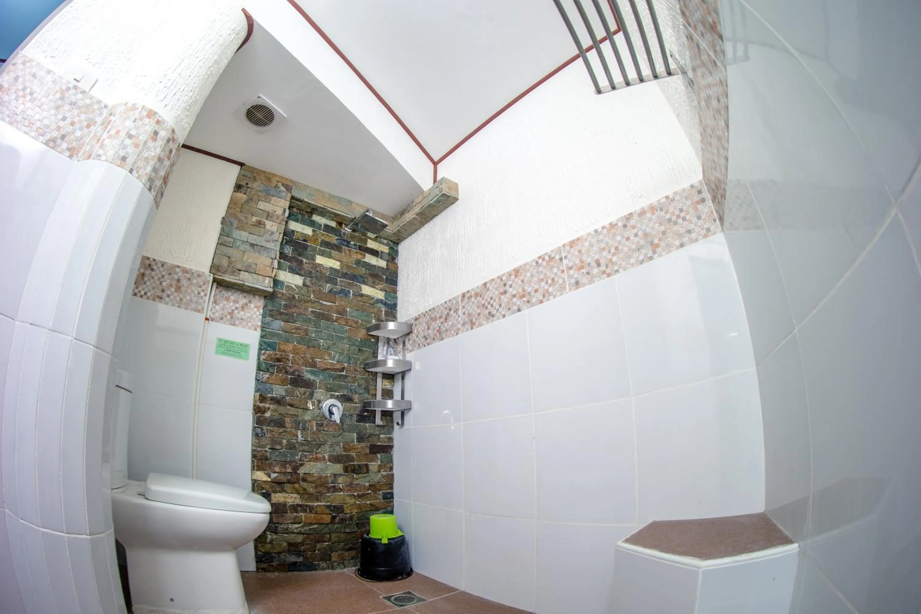 Toilet in Oslob Seafari Resort