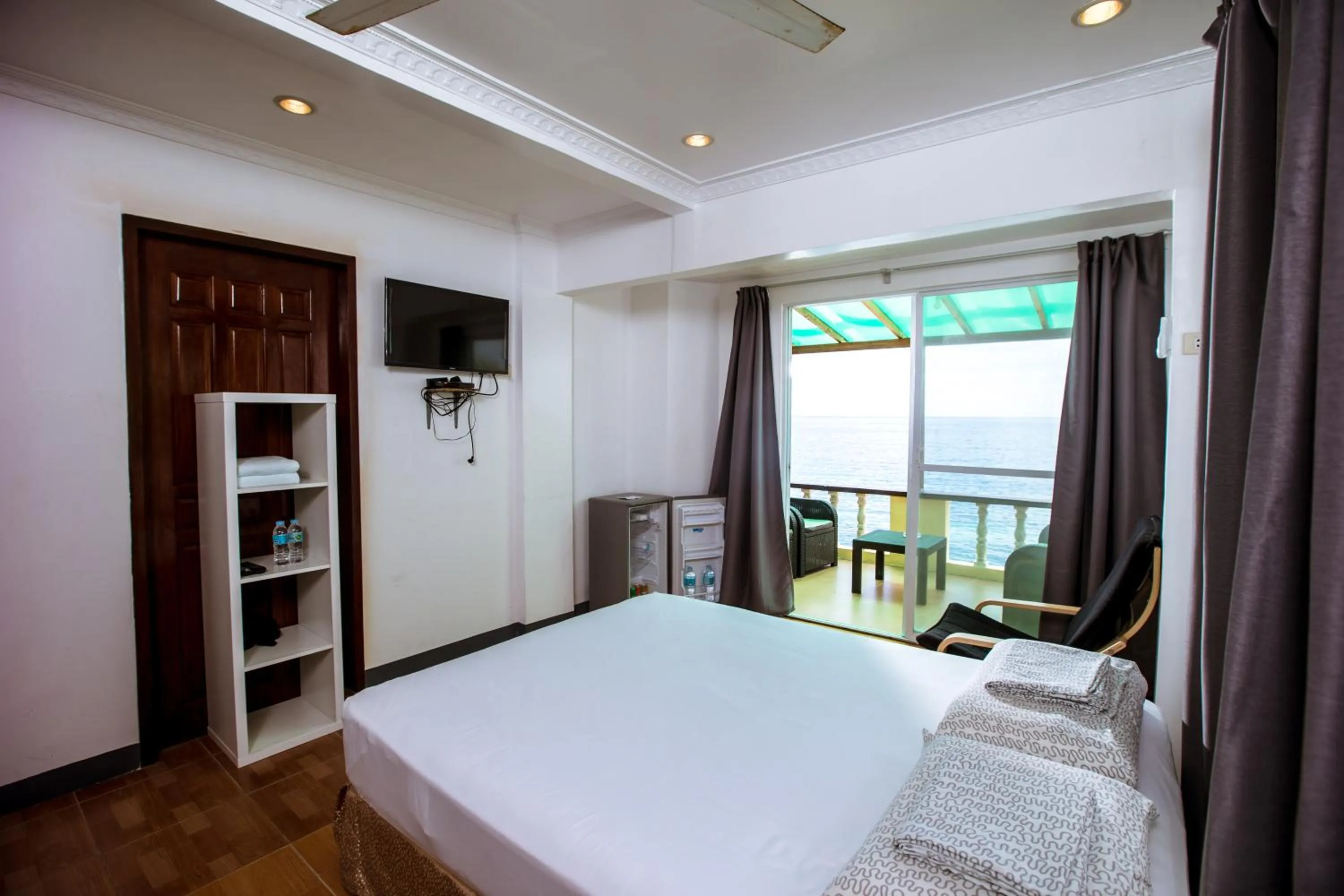 Photo of the whole room, Bed in Oslob Seafari Resort
