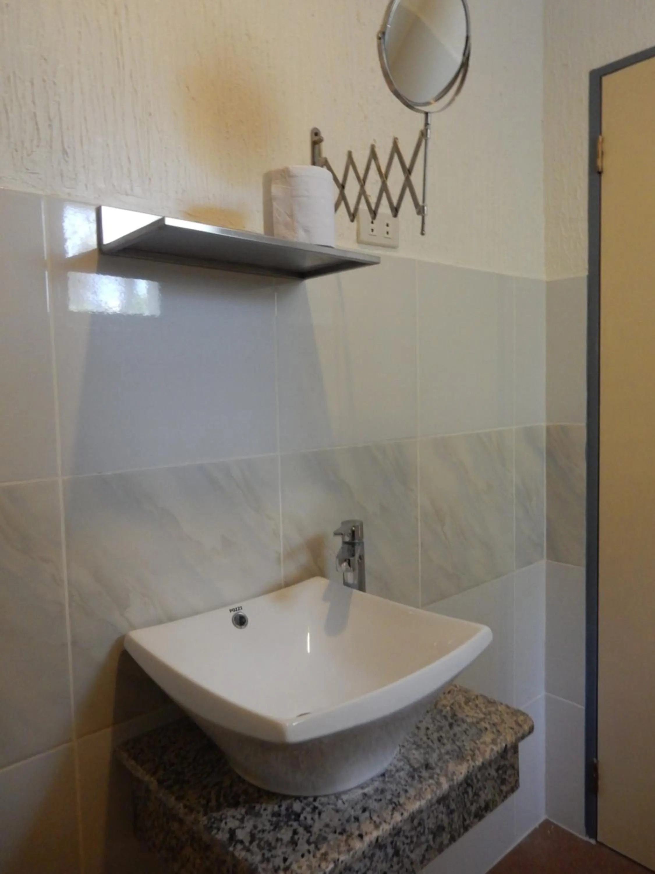 Toilet in Oslob Seafari Resort