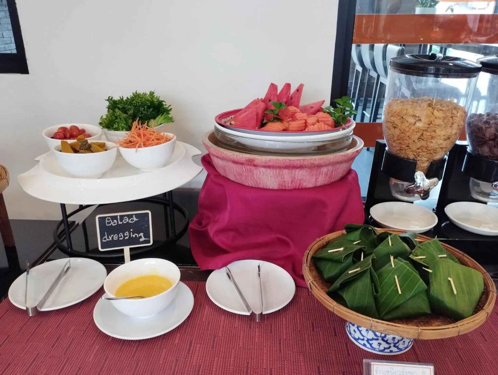 Restaurant/places to eat in Emmaline Hotel Nan