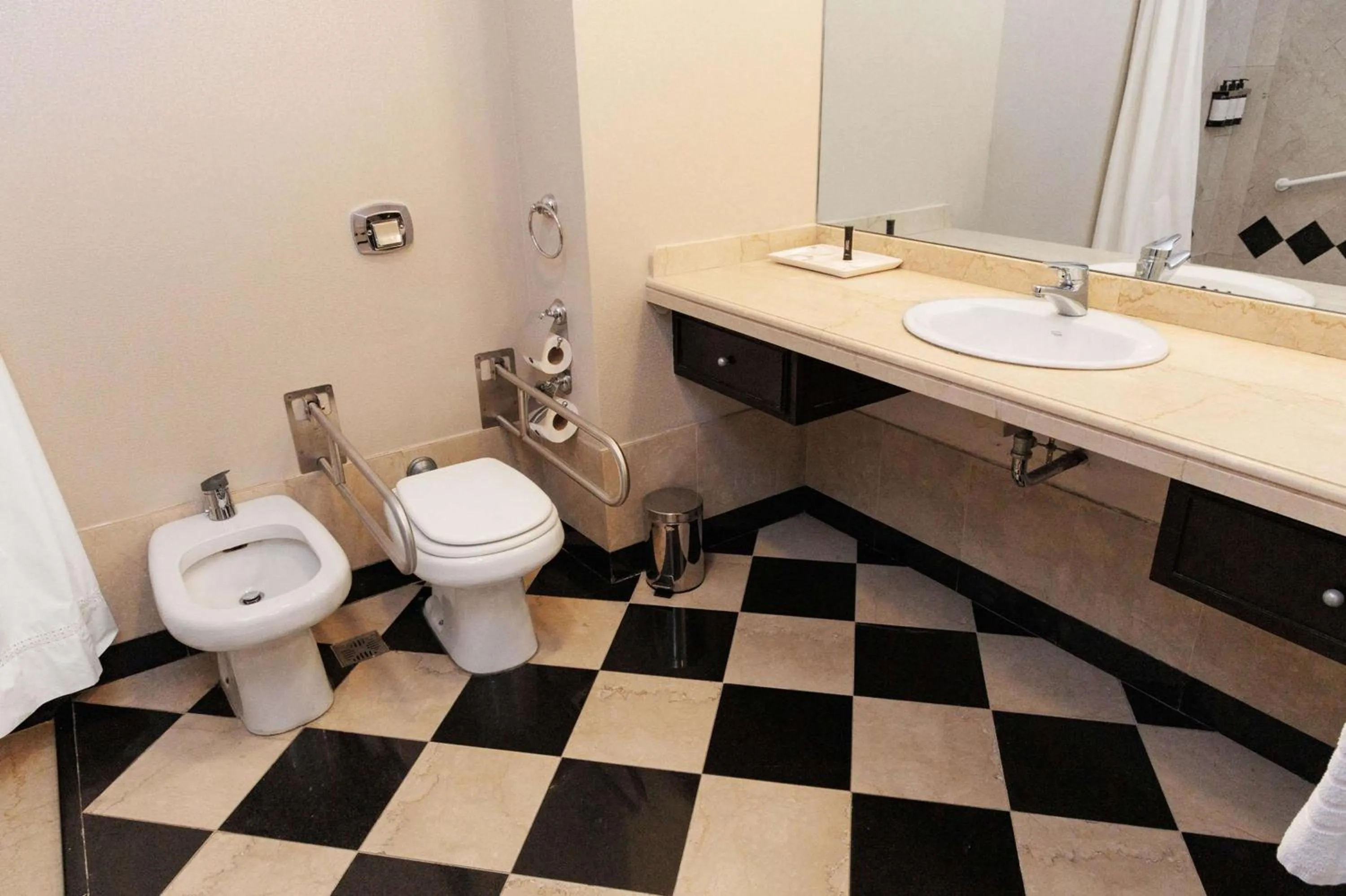 Photo of the whole room in Doubletree By Hilton Buenos Aires