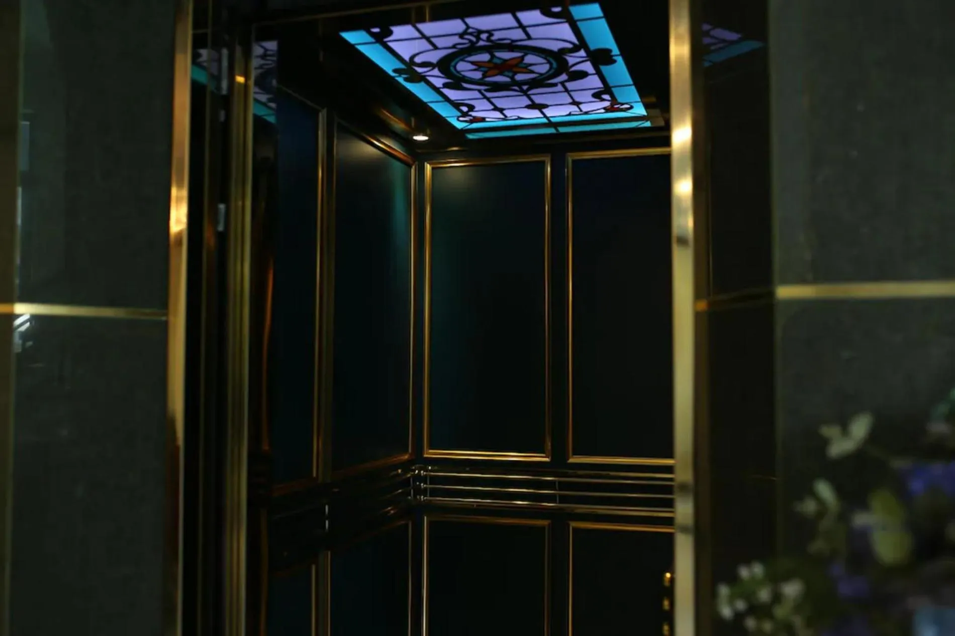 elevator in Baan Chao Khun Hotel