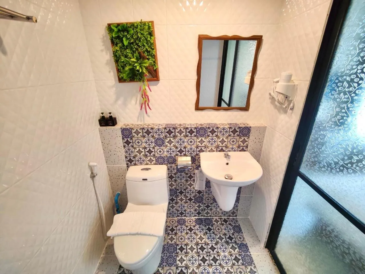 Bathroom in Baan Chao Khun Hotel