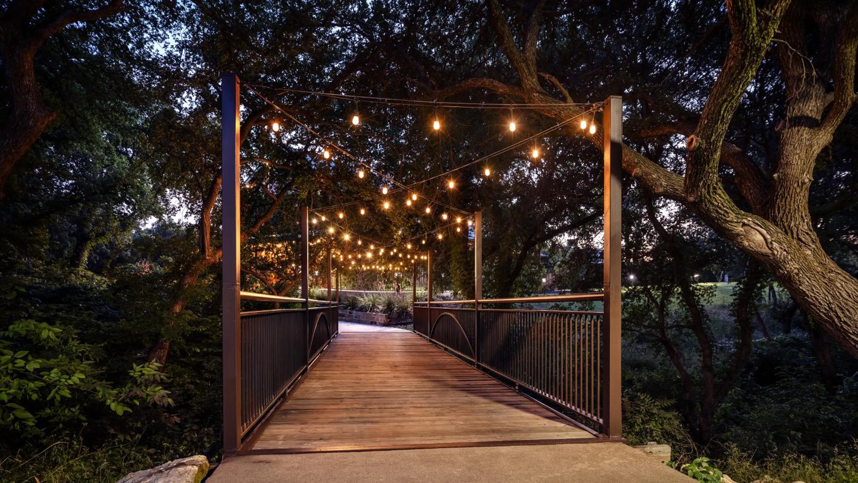 Night in Dallas/Fort Worth Marriott Hotel & Golf Club at Champions Circle