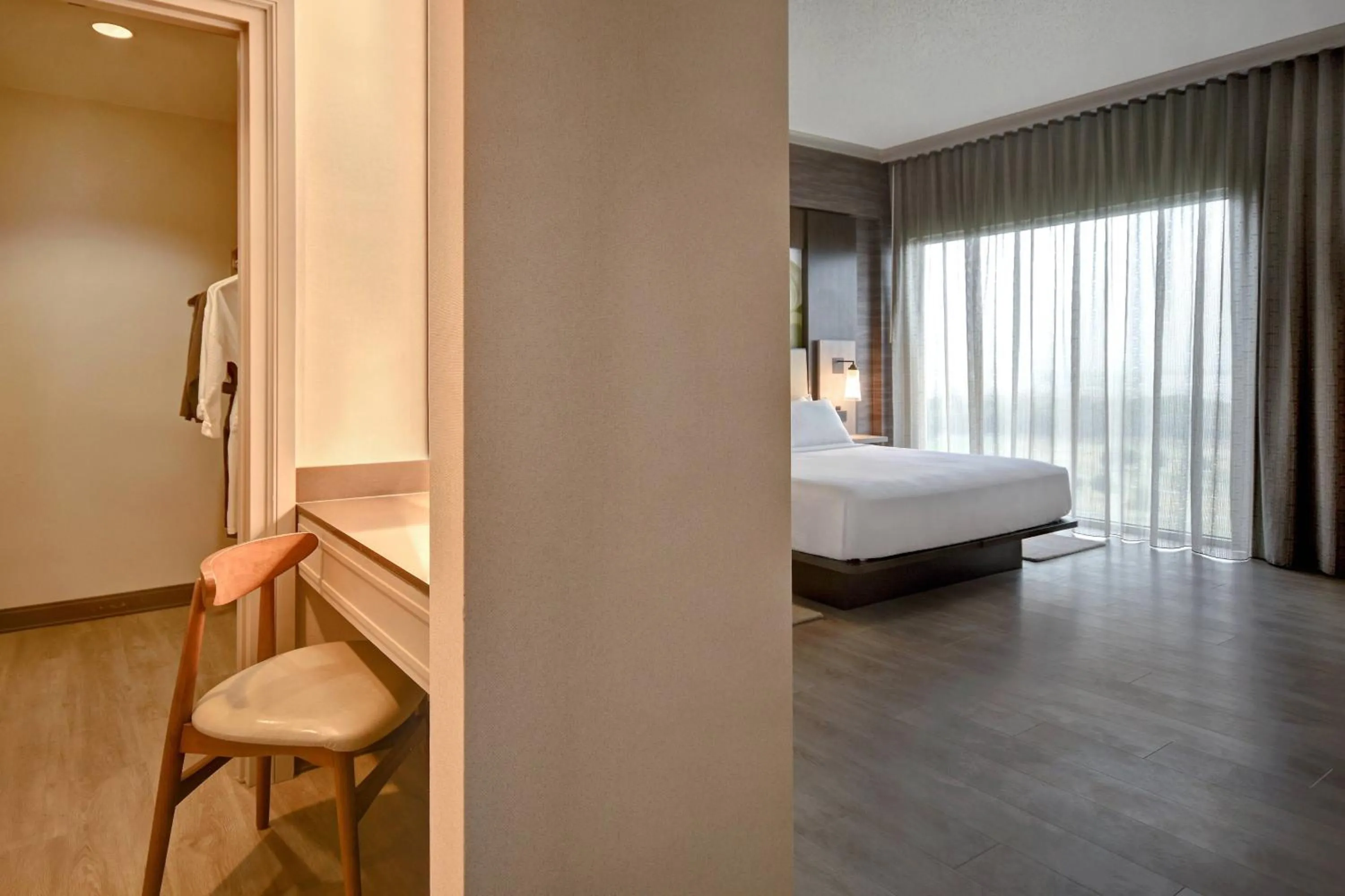 Photo of the whole room, Bed in Dallas/Fort Worth Marriott Hotel & Golf Club at Champions Circle