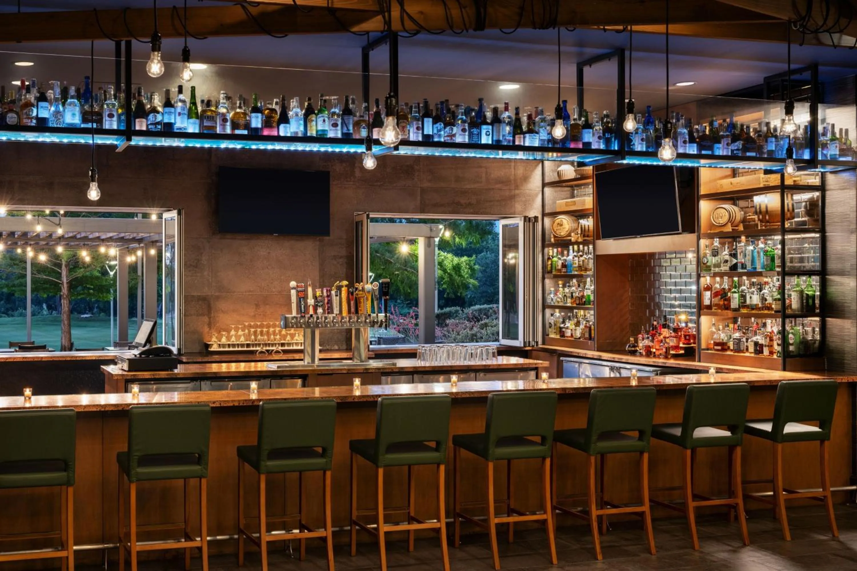 Lounge or bar in Dallas/Fort Worth Marriott Hotel & Golf Club at Champions Circle