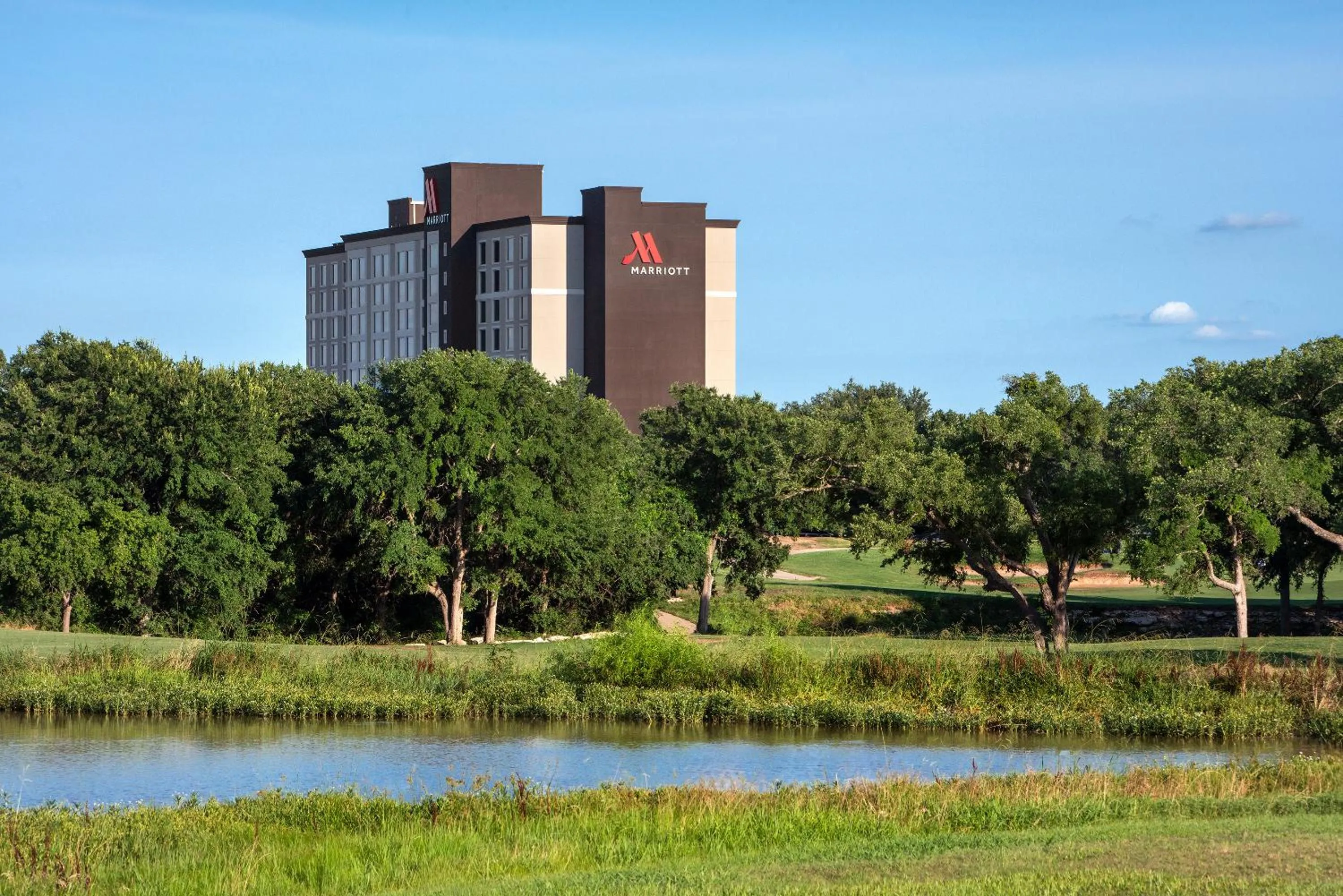 Property building in Dallas/Fort Worth Marriott Hotel & Golf Club at Champions Circle
