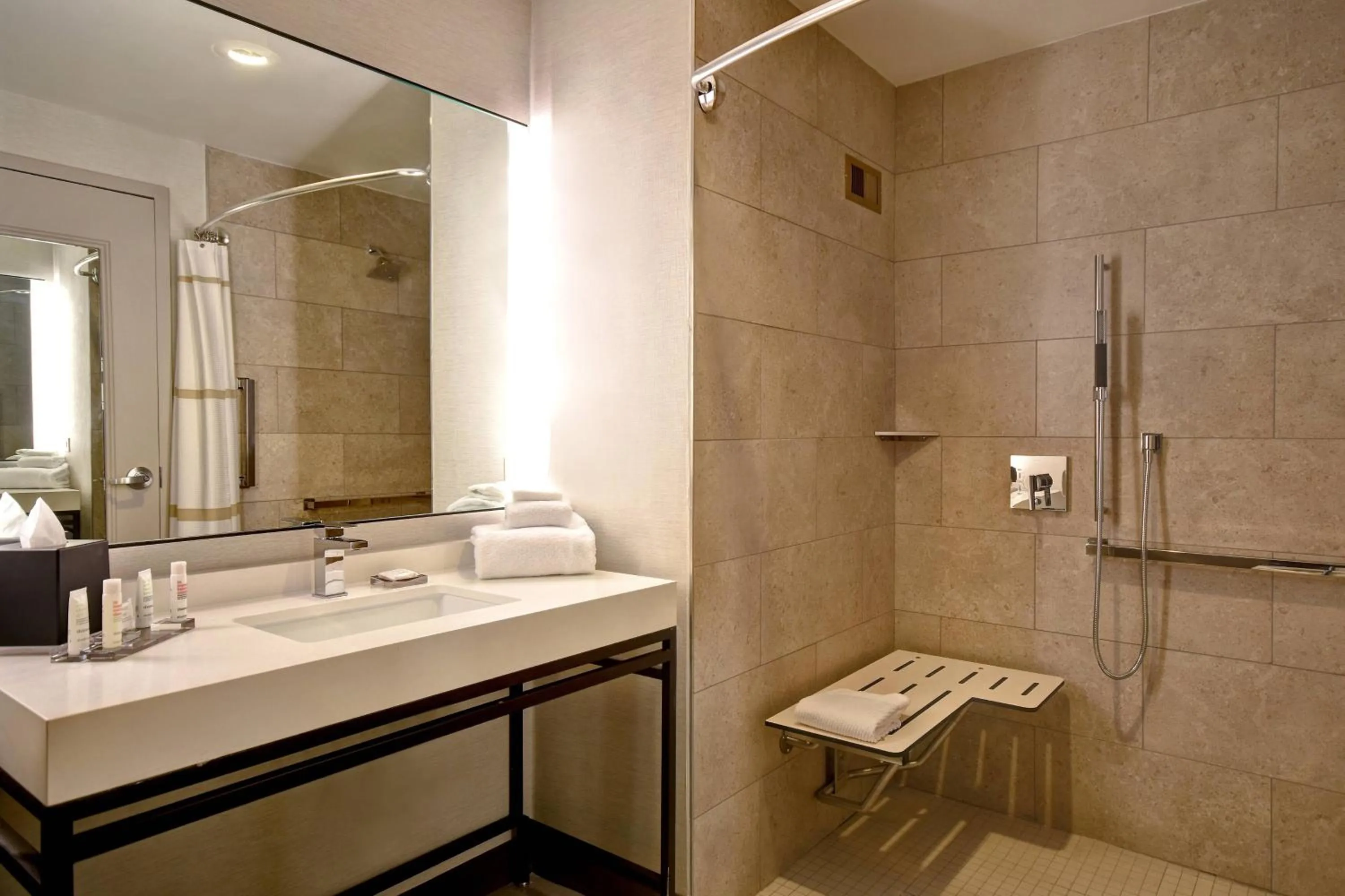 Bathroom in Dallas/Fort Worth Marriott Hotel & Golf Club at Champions Circle