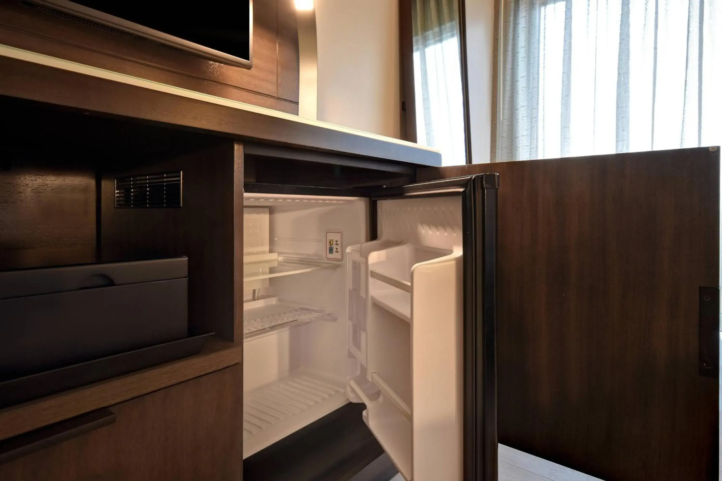 Guest Room with King Bed and View in Dallas/Fort Worth Marriott Hotel & Golf Club at Champions Circle Guest Room with King Bed and View in Dallas/Fort Worth Marriott Hotel & Golf Club at Champions Circle