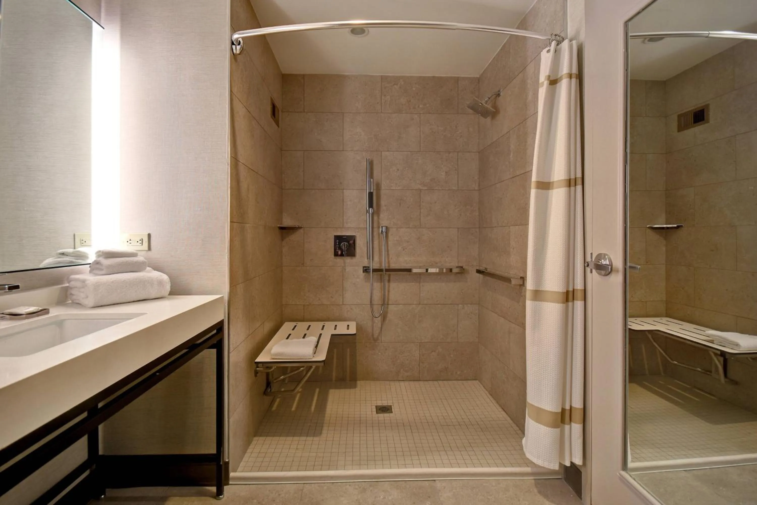 Bathroom in Dallas/Fort Worth Marriott Hotel & Golf Club at Champions Circle