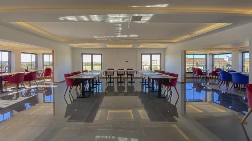 Restaurant/places to eat in ES TERMAL OTEL&SPA