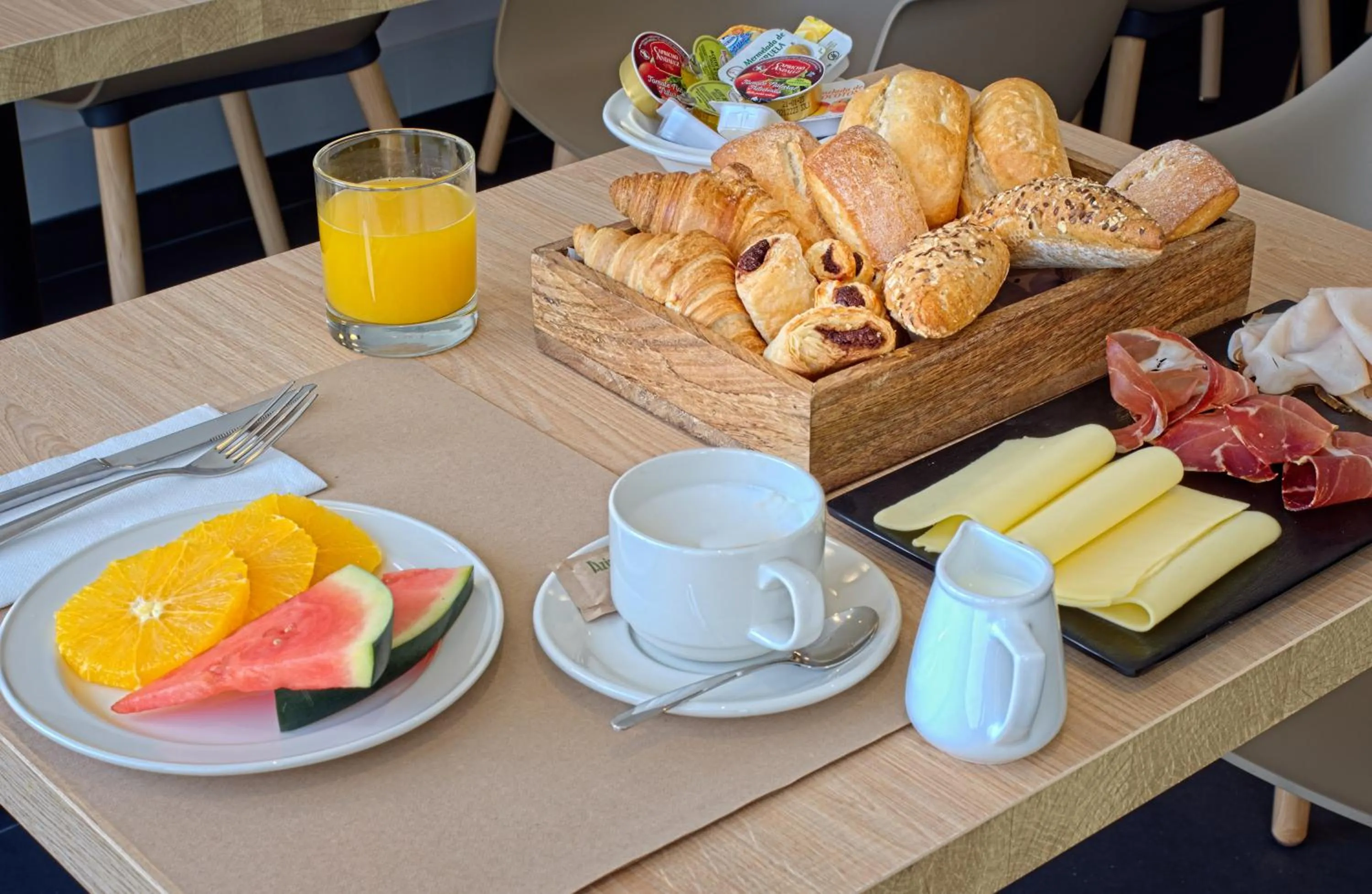 Lounge or bar in DWO Yuste Alcalá