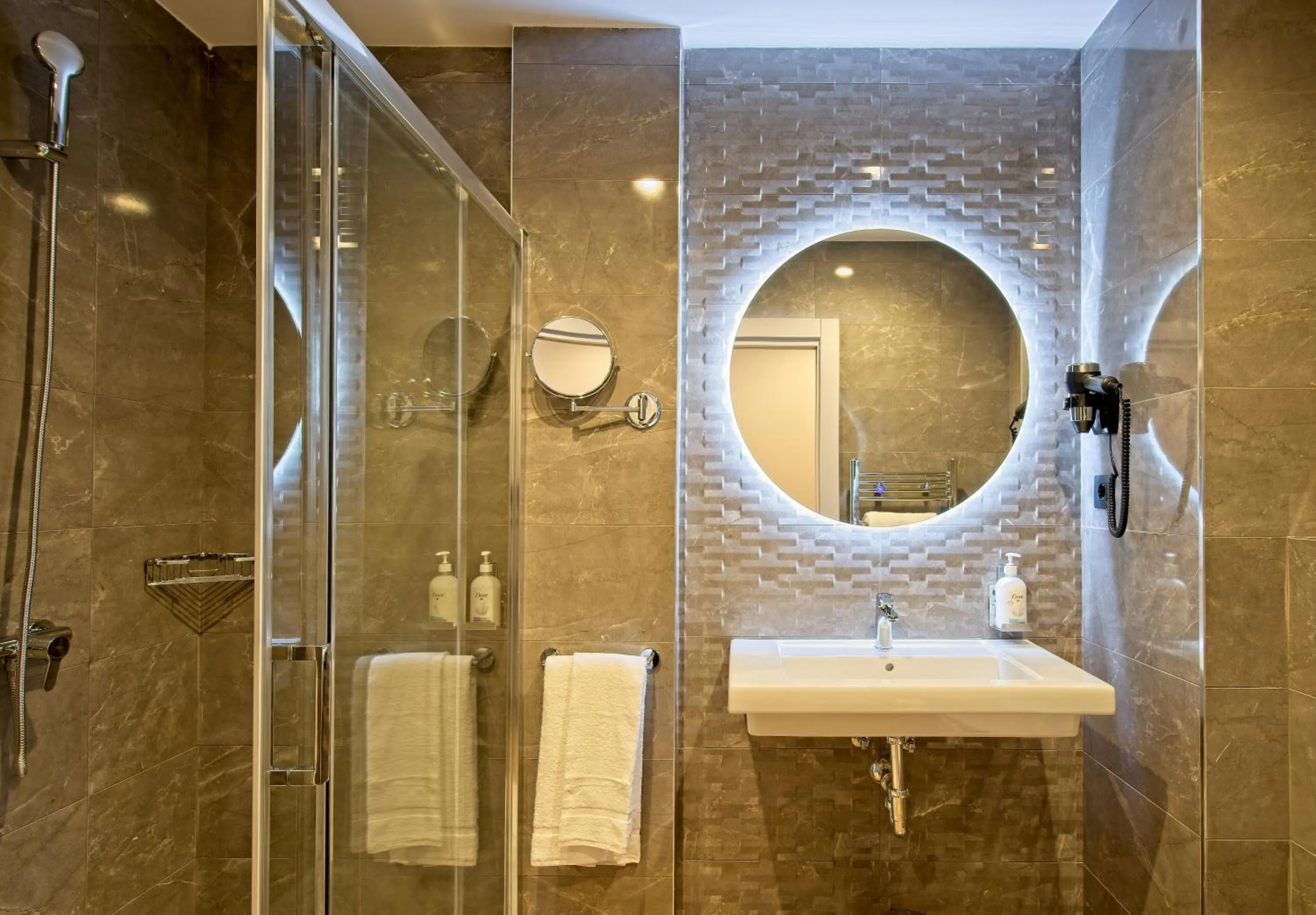 Shower in DWO Yuste Alcalá