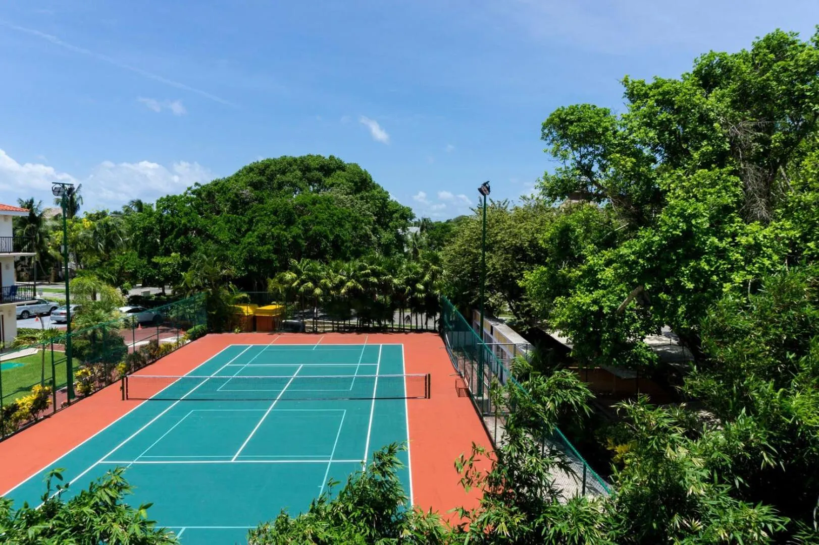 Tennis court in Paseo del Sol Condohotel by BVR