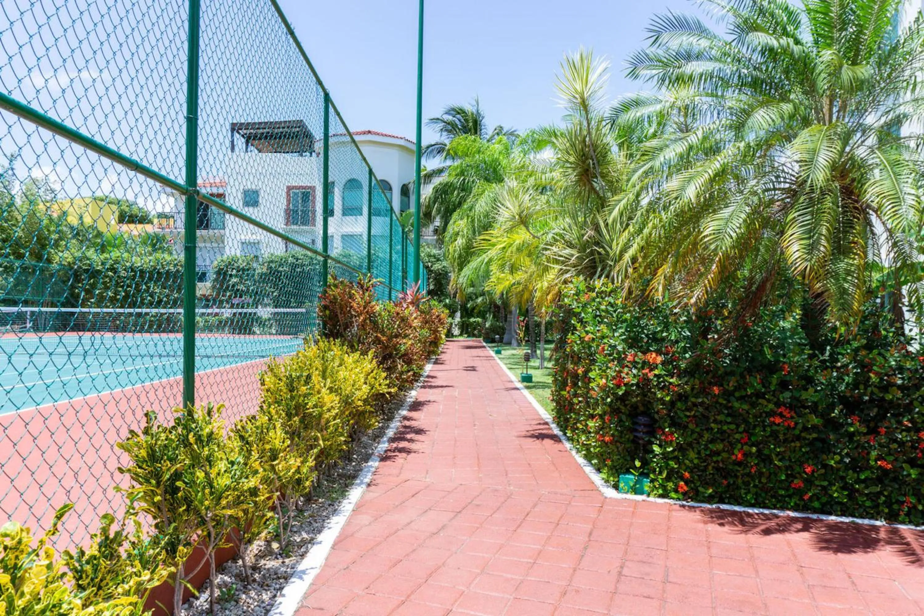Garden in Paseo del Sol Condohotel by BVR