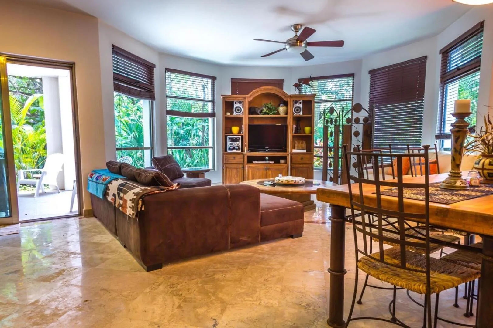 Living room in Paseo del Sol Condohotel by BVR