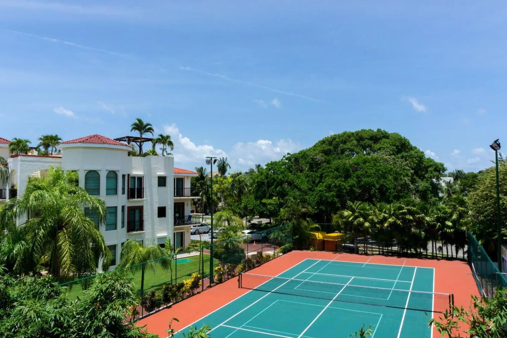Tennis court in Paseo del Sol Condohotel by BVR