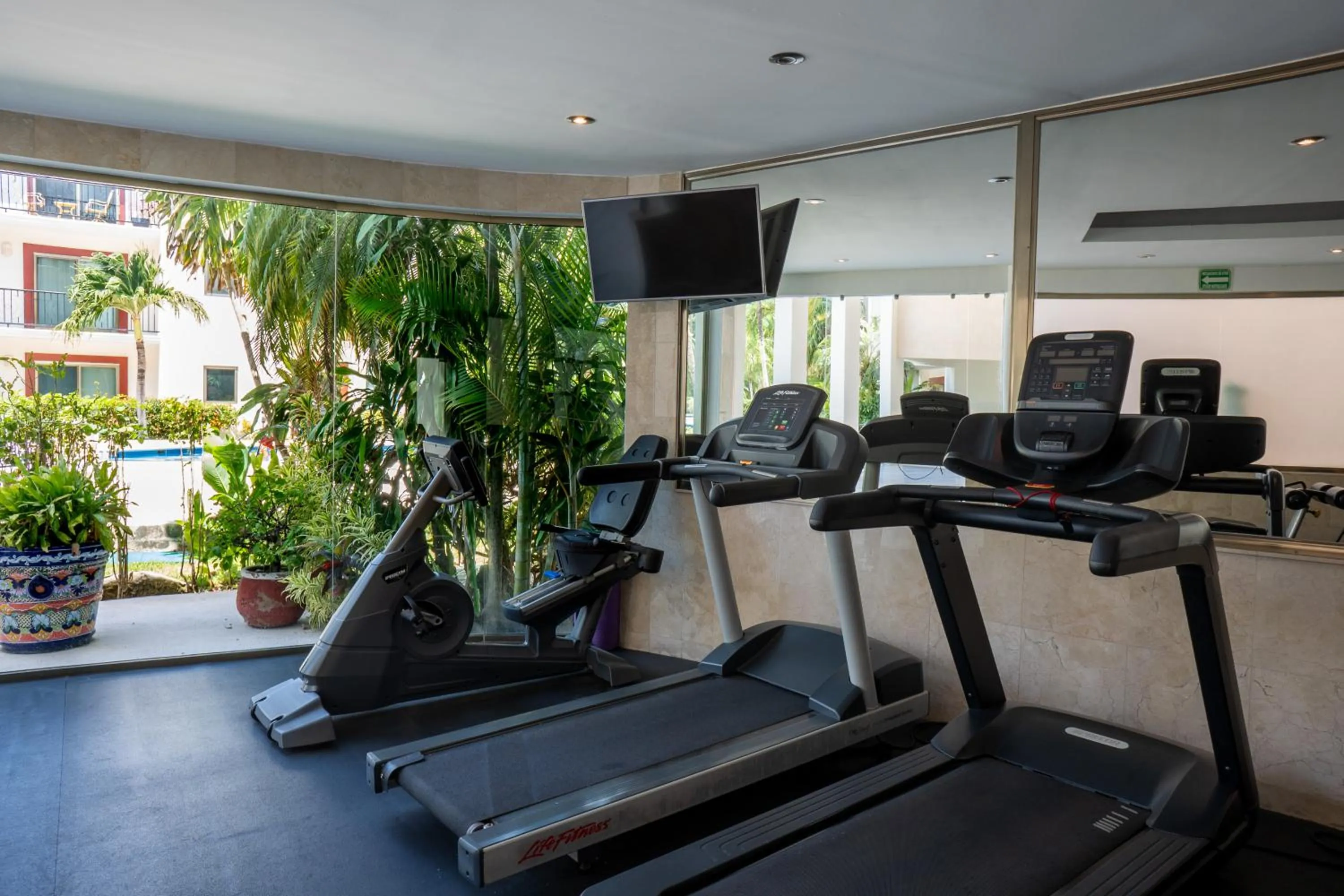 Fitness centre/facilities in Paseo del Sol Condohotel by BVR