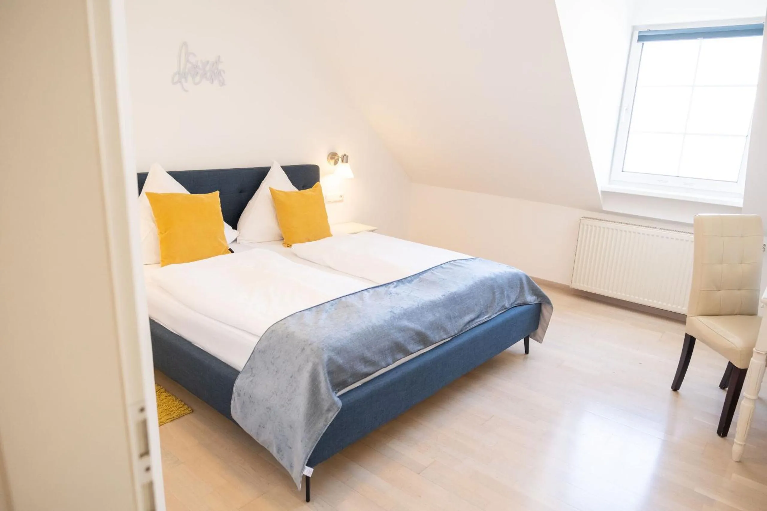 Bedroom, Bed in Cabinett 1876