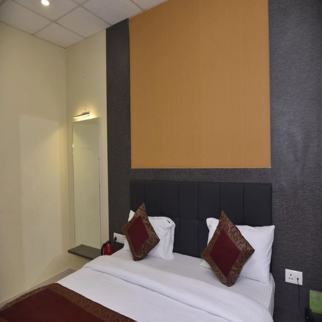 Bed in Hotel Tridev Grand