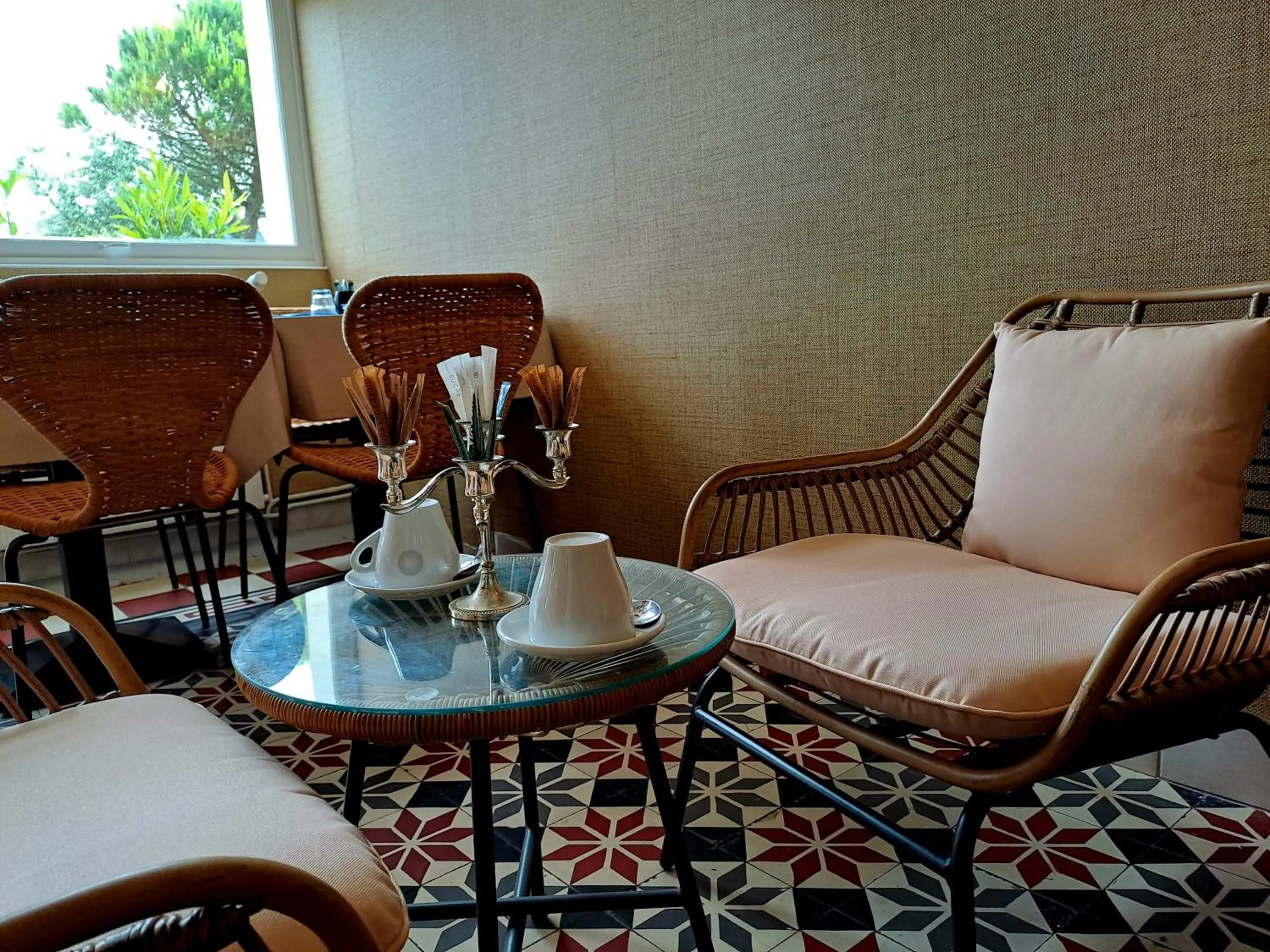 Seating area in Hôtel De La Mer - Deauville Blonville - Boutique Hôtel de charme vue Mer ou Campagne - Accès direct plage