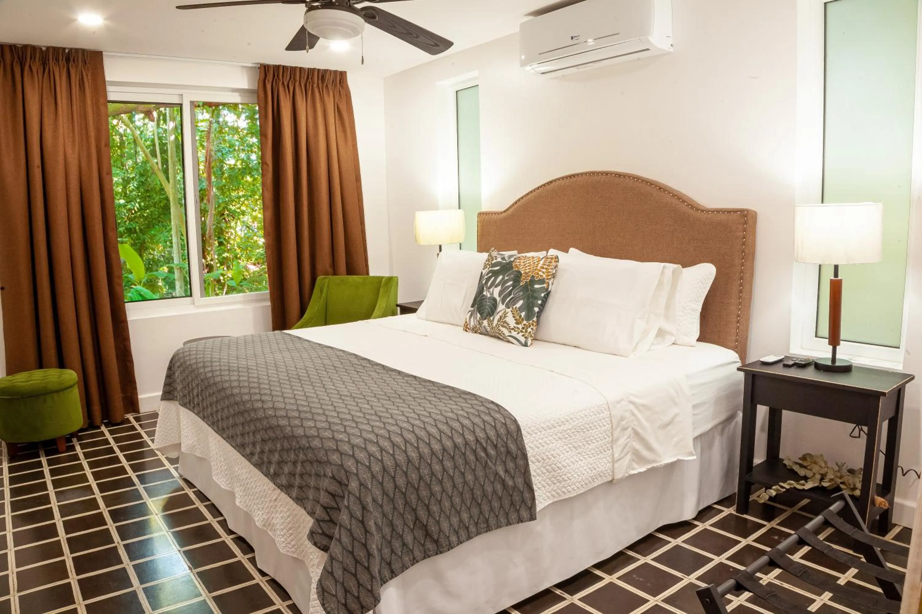 Bed in Angeli Gardens Boutique Hotel