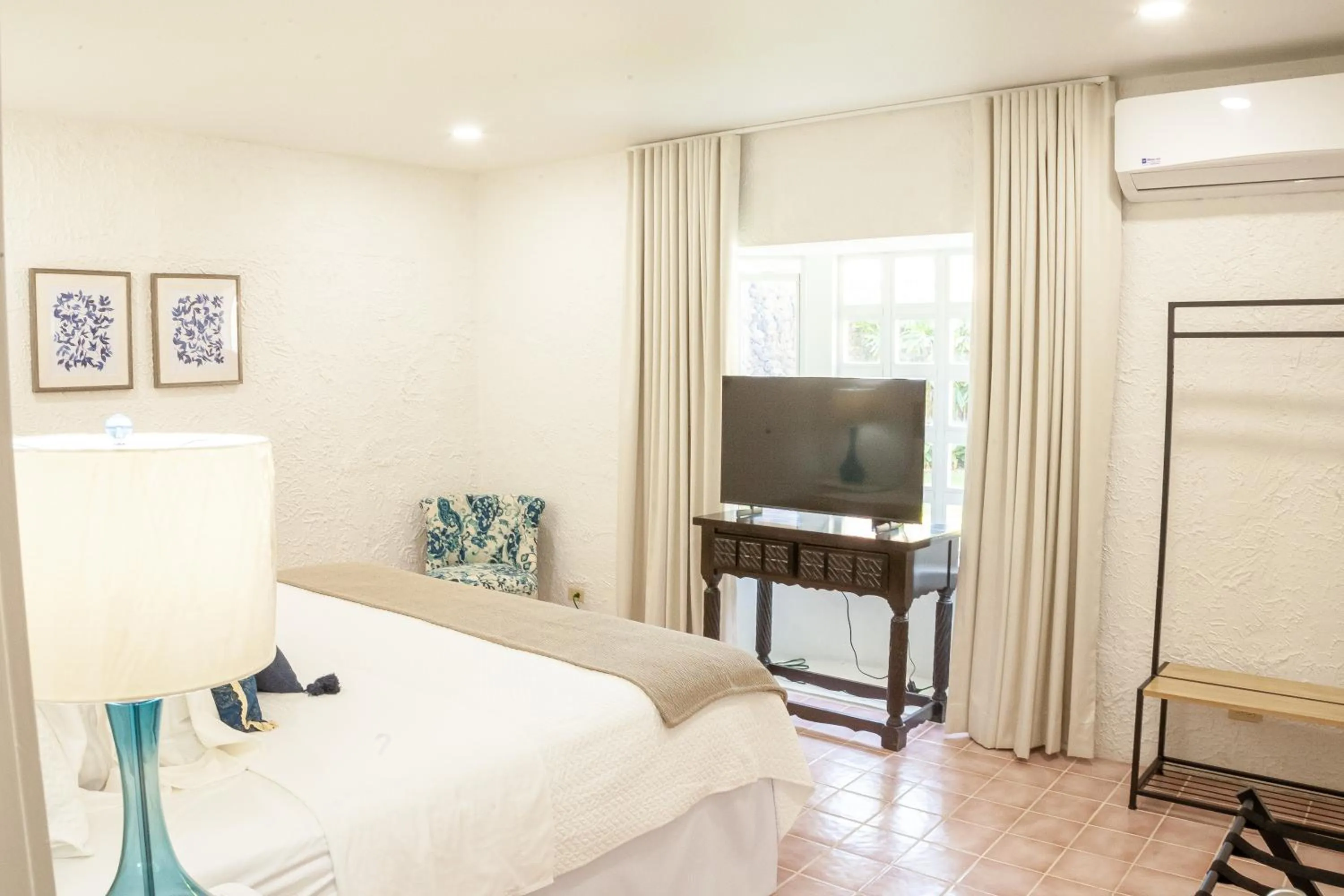 TV and multimedia, Bed in Angeli Gardens Boutique Hotel