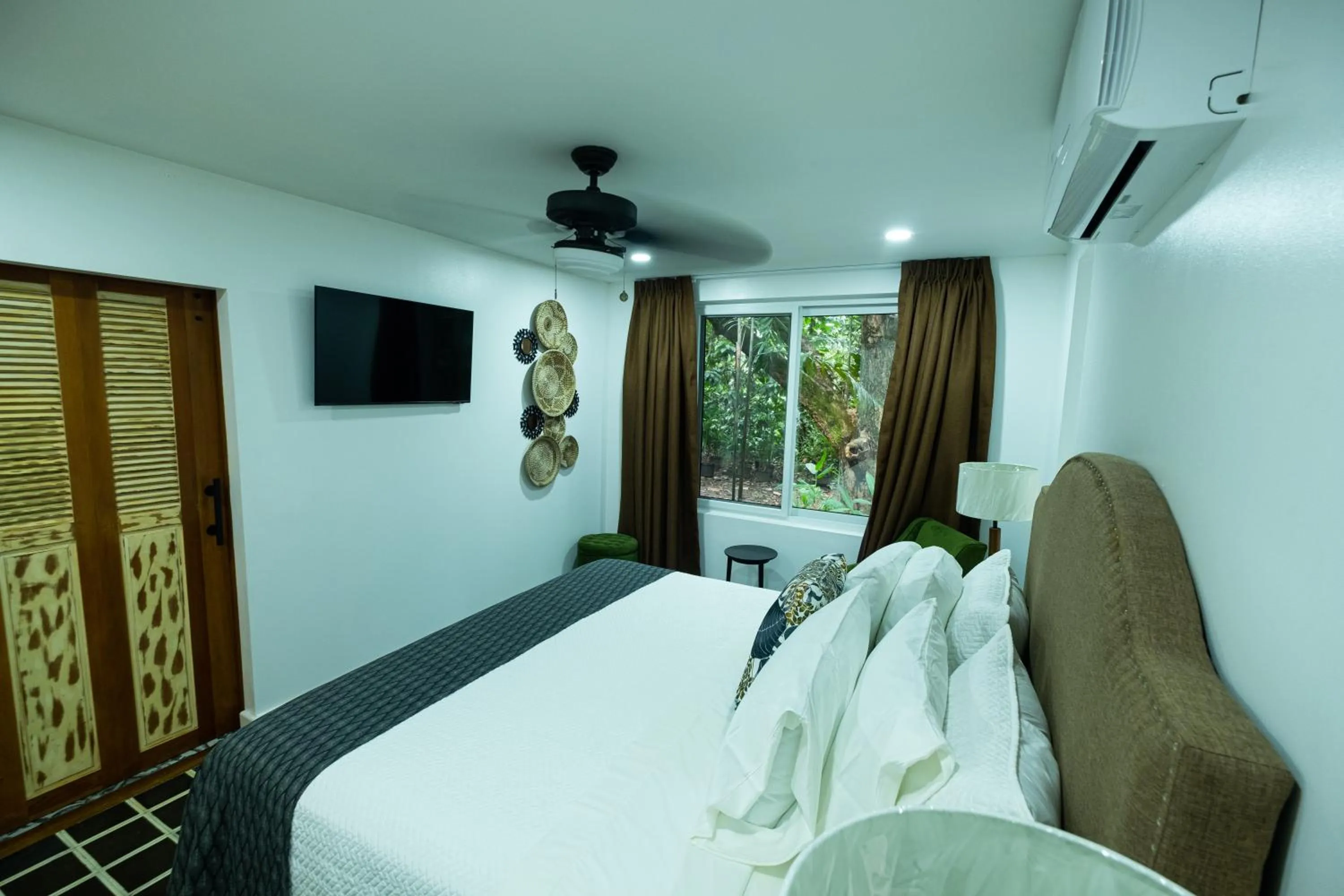 Photo of the whole room, Bed in Angeli Gardens Boutique Hotel