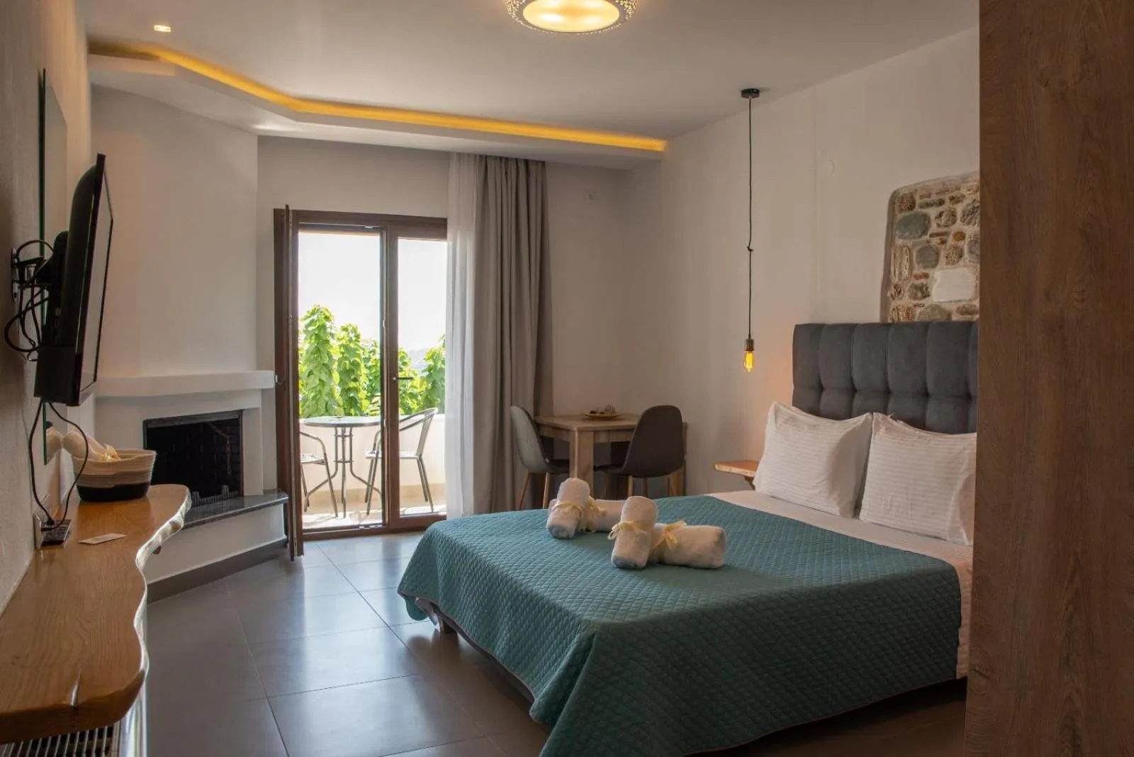 Bed in Aelia Mount Suites