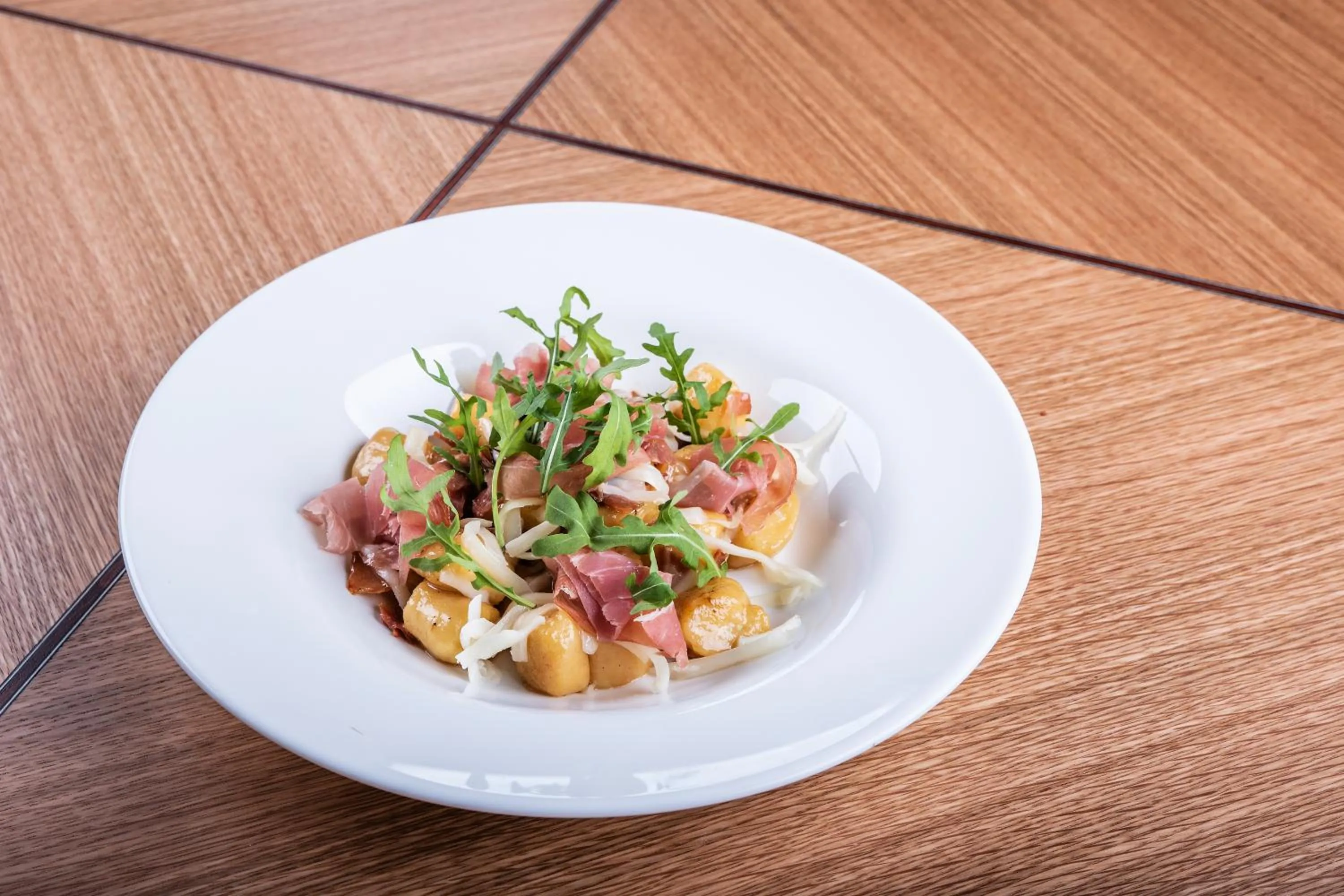 Restaurant & Design Hotel Noem Arch