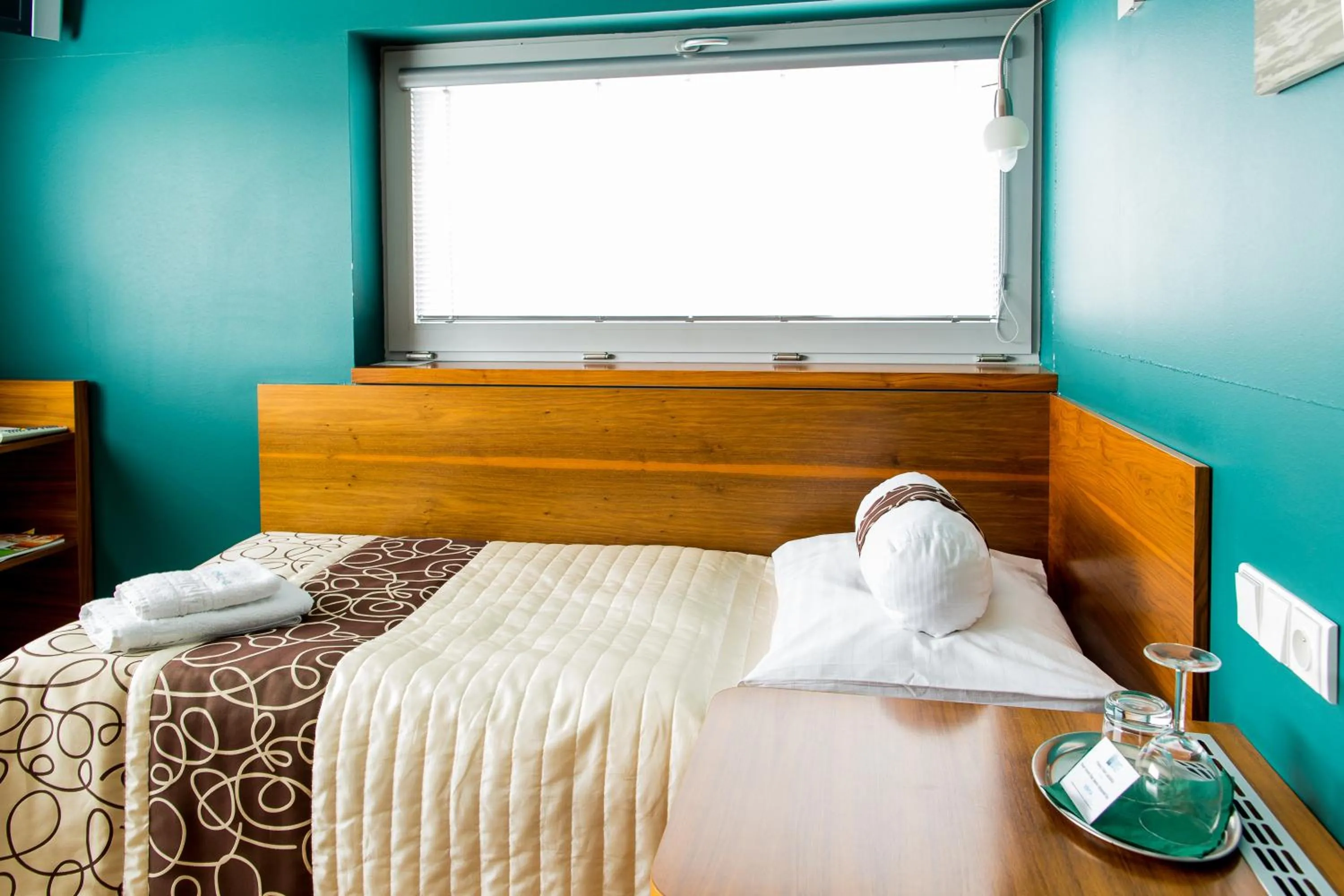 Living room, Bed in Restaurant & Design Hotel Noem Arch