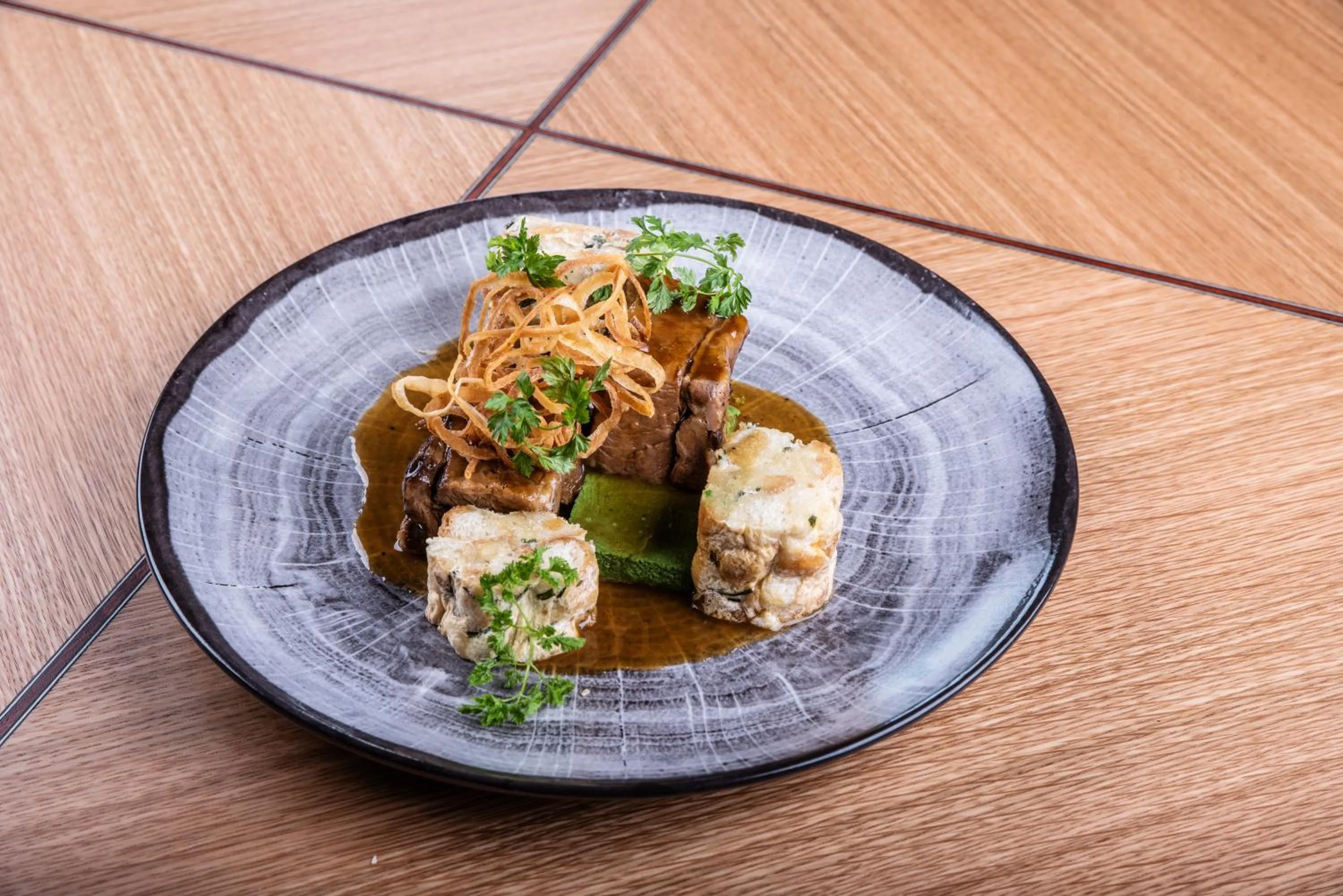 Restaurant & Design Hotel Noem Arch