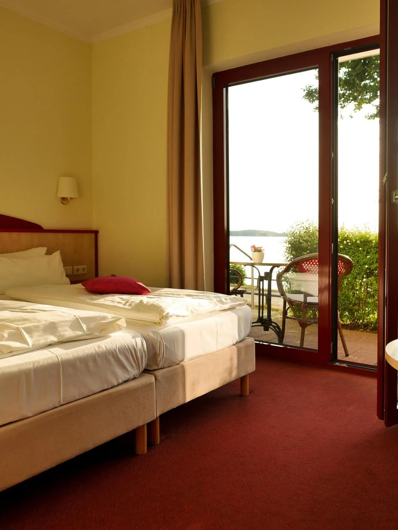 Photo of the whole room, Bed in Seehotel Weit Meer